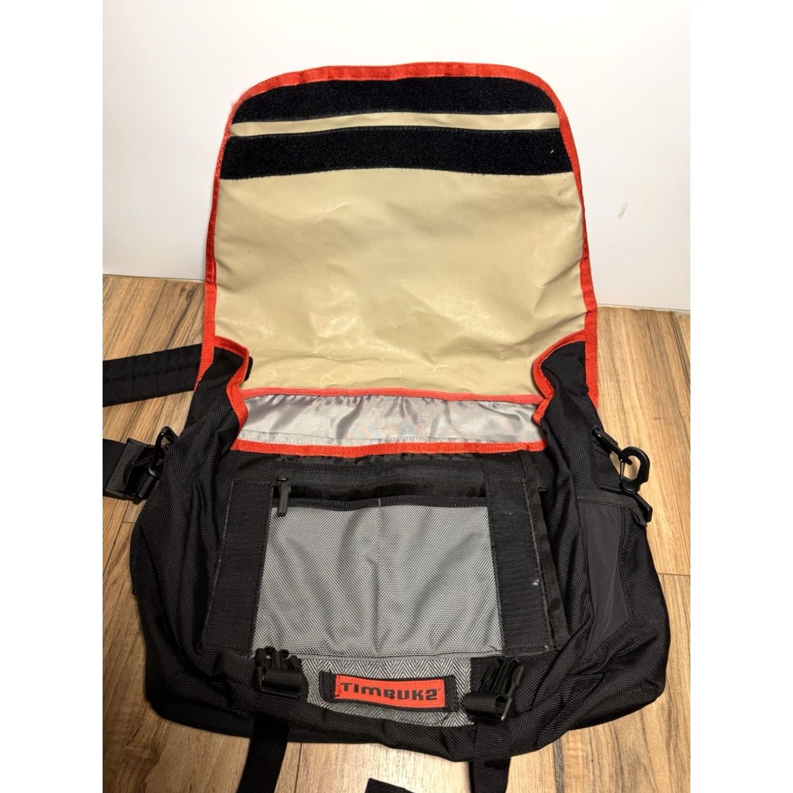 Vintage Timbuk2 Commute Black Red Nylon Messenger Bag Crossbody Laptop Case 17”x12” Mens Womens Unisex Adults Small Bag Size ONE SIZE - 6 Thumbnail