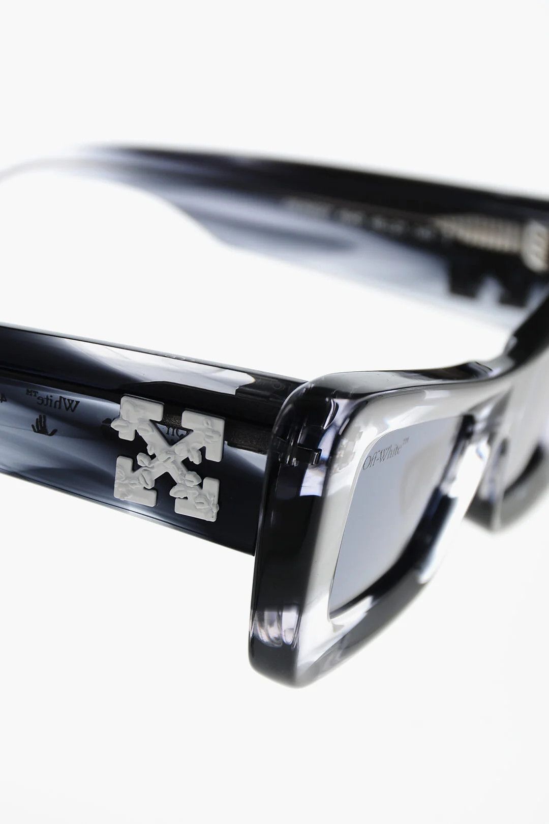 Off-White og1mm0426 Size: OS / Butterfly Sunglasses in Black Size ONE SIZE - 4 Thumbnail