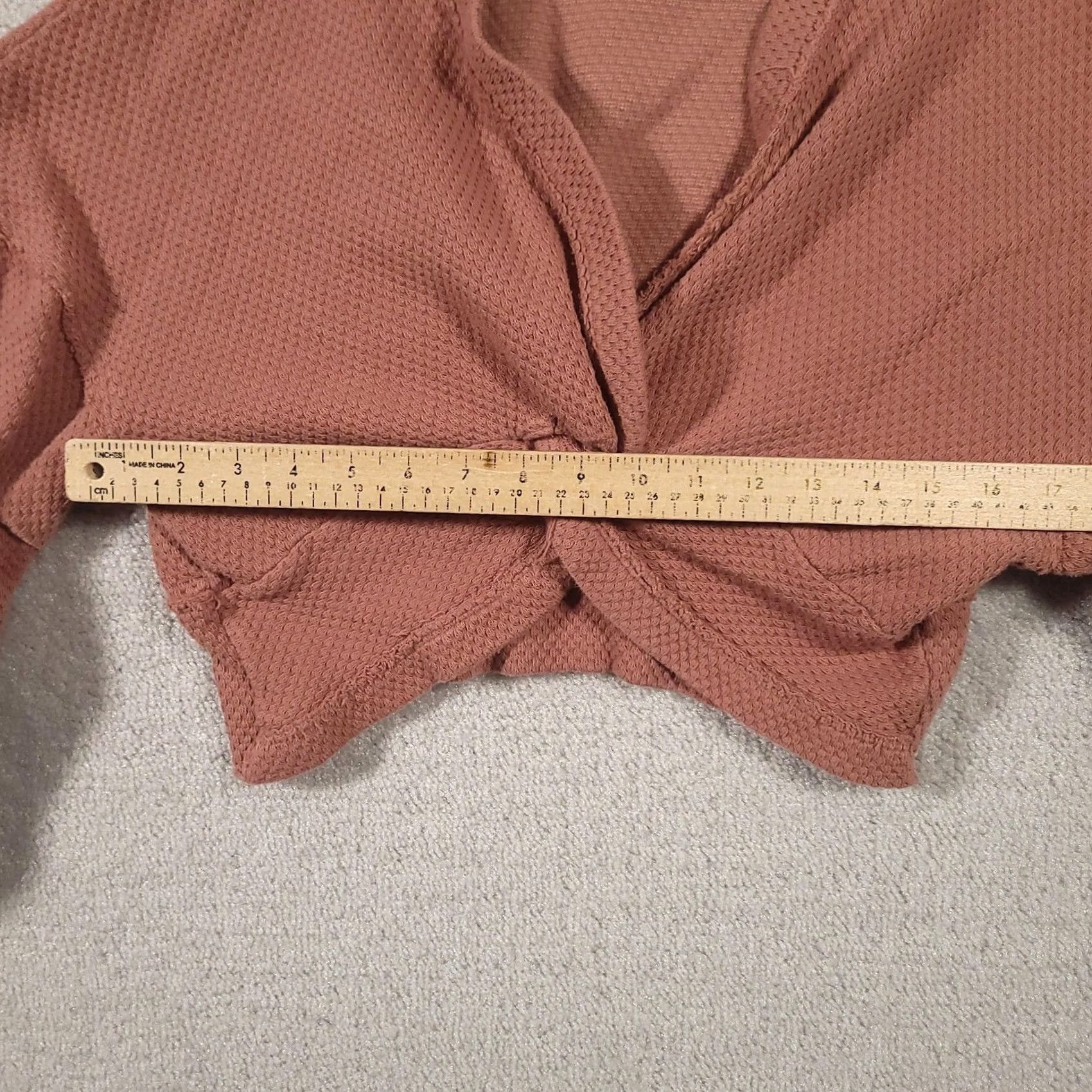 Vintage VINTAGE We The Free Sweater Womens Large Pink Waffle Knit Twist Front Cropped Top Size L / US 10 / IT 46 - 4 Thumbnail
