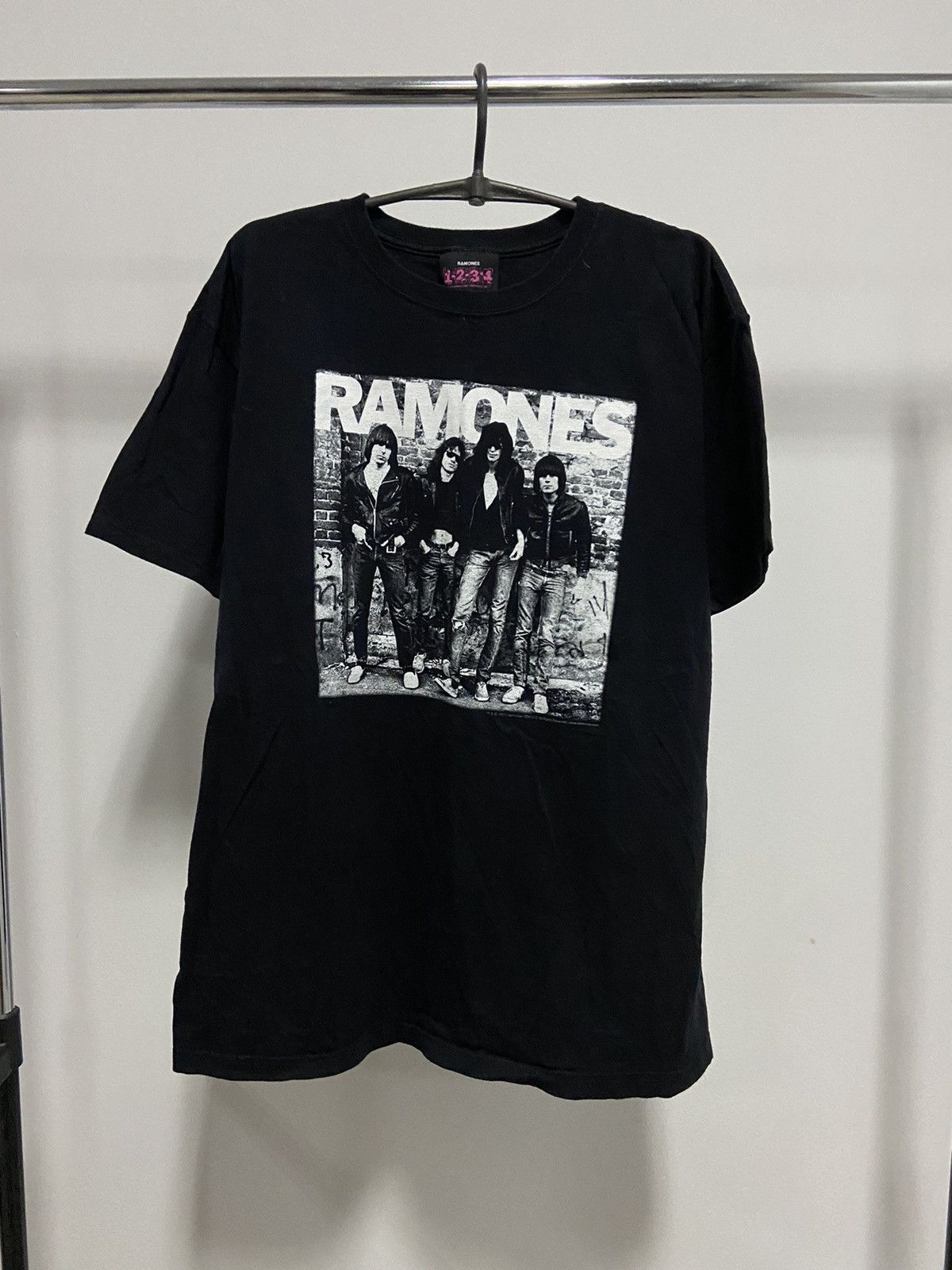 Band Tees × Vintage Ramones 2011 T Shirt Big Logo Vintage rock band Size US L / EU 52-54 / 3 - 1 Thumbnail