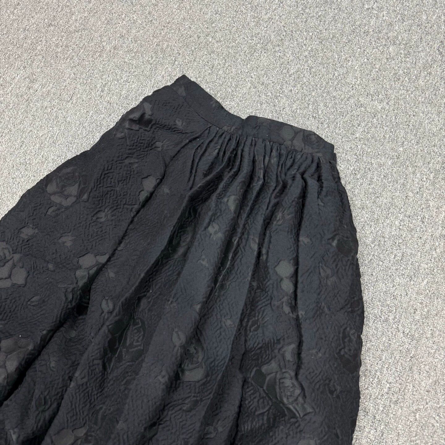 Miu Miu MIU MIU Black Dark Floral All Over Print PleatedSkirt 40 99 Size 28" / US 6 / IT 42 - 3 Thumbnail