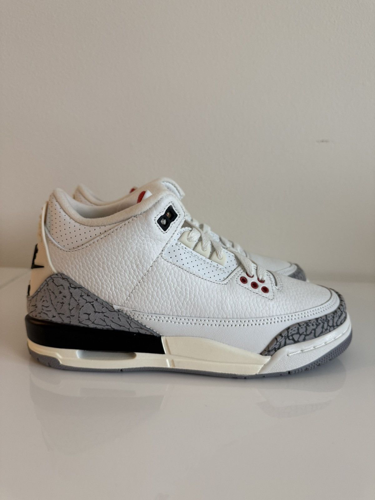 Jordan Brand DS GS NIKE AIR JORDAN III 3 REIMAGINED WHITE CEMENT Size US 5.5 / IT 35.5 - 2 Thumbnail