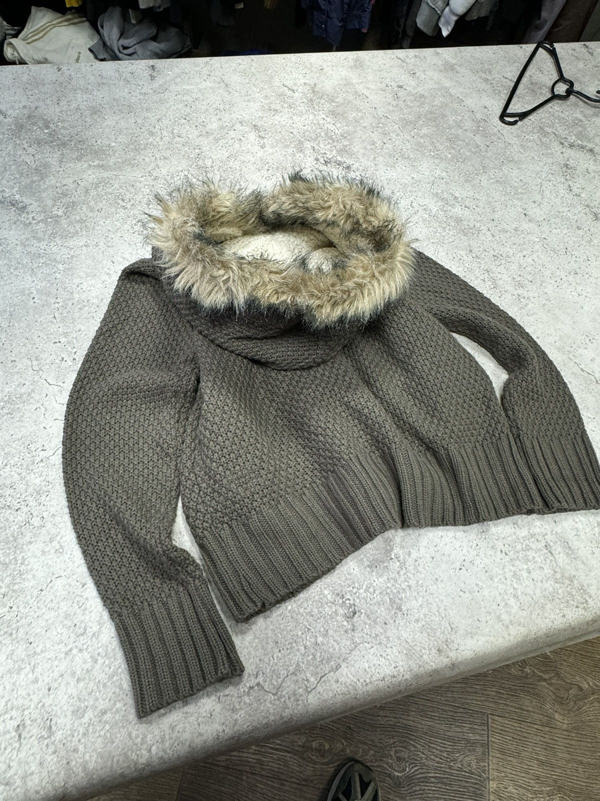 If Six Was Nine × Japanese Brand × Le Grande Bleu (L.G.B.) Vintage Japanese Knit Fur Hood Hoodie Size US M / EU 48-50 / 2 - 2 Thumbnail