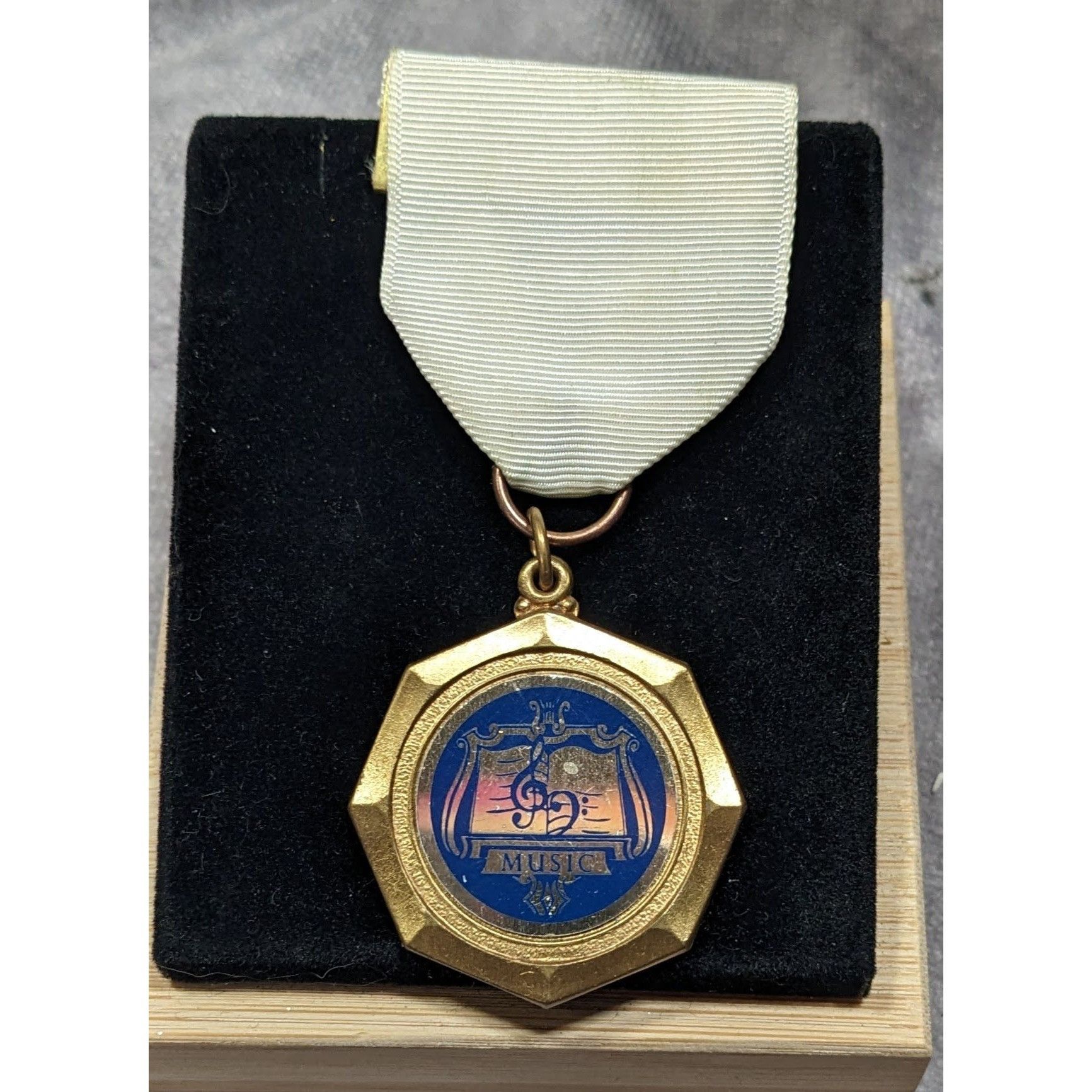 Other Vintage 70s Music Medal Engraved M.V.C.S. '77 Size ONE SIZE - 3 Thumbnail
