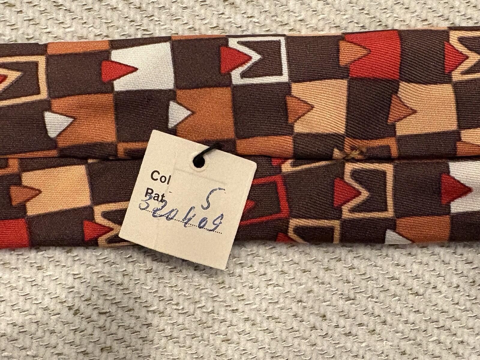 Dior VTG Christian Dior Tie 100% Silk Gorgeous 55” x 4” France Size ONE SIZE - 3 Thumbnail