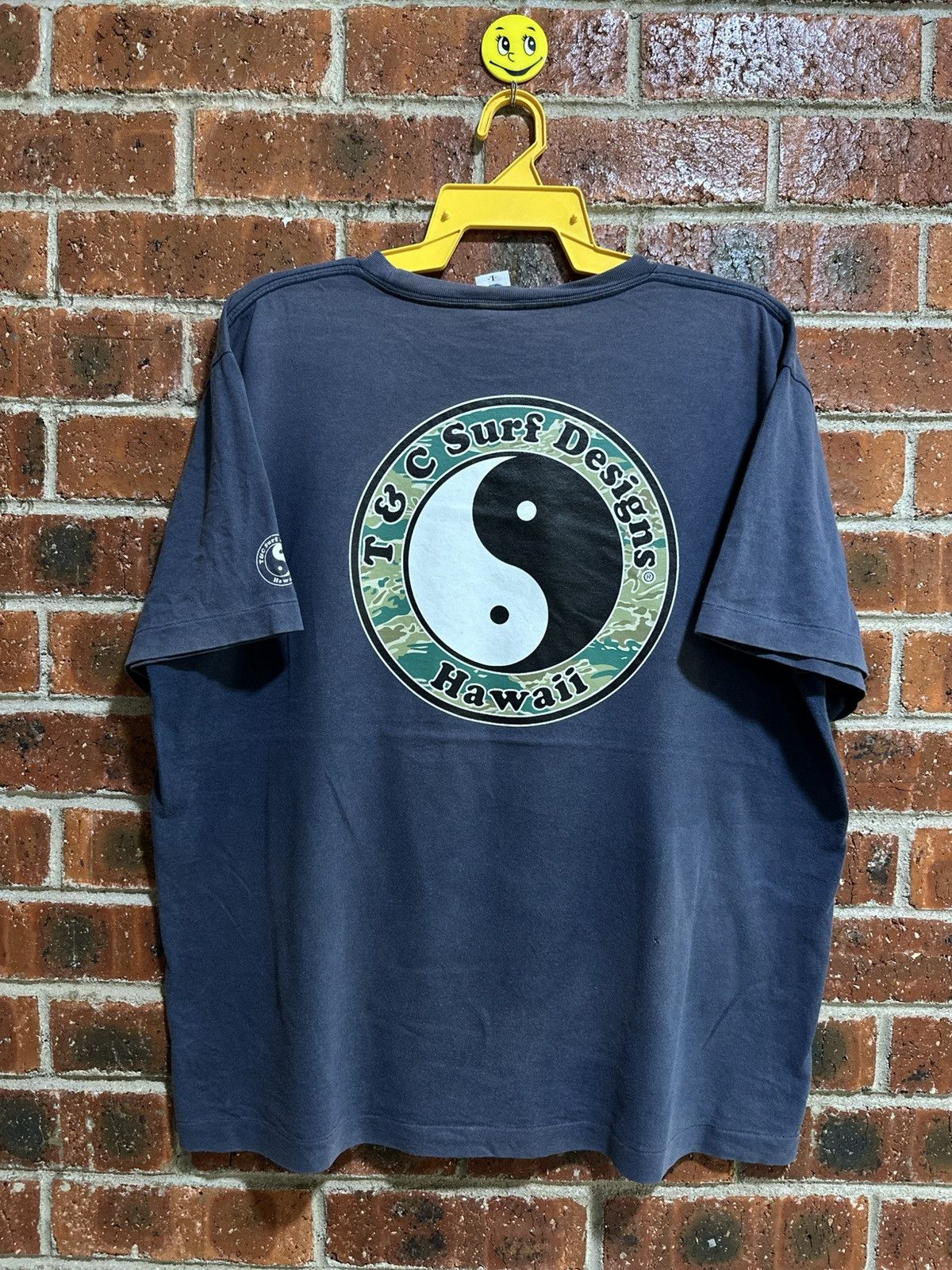 Vintage Thrashed Vintage 90s T&C Surf Design Sun Faded Tee Size US L / EU 52-54 / 3 - 1 Thumbnail