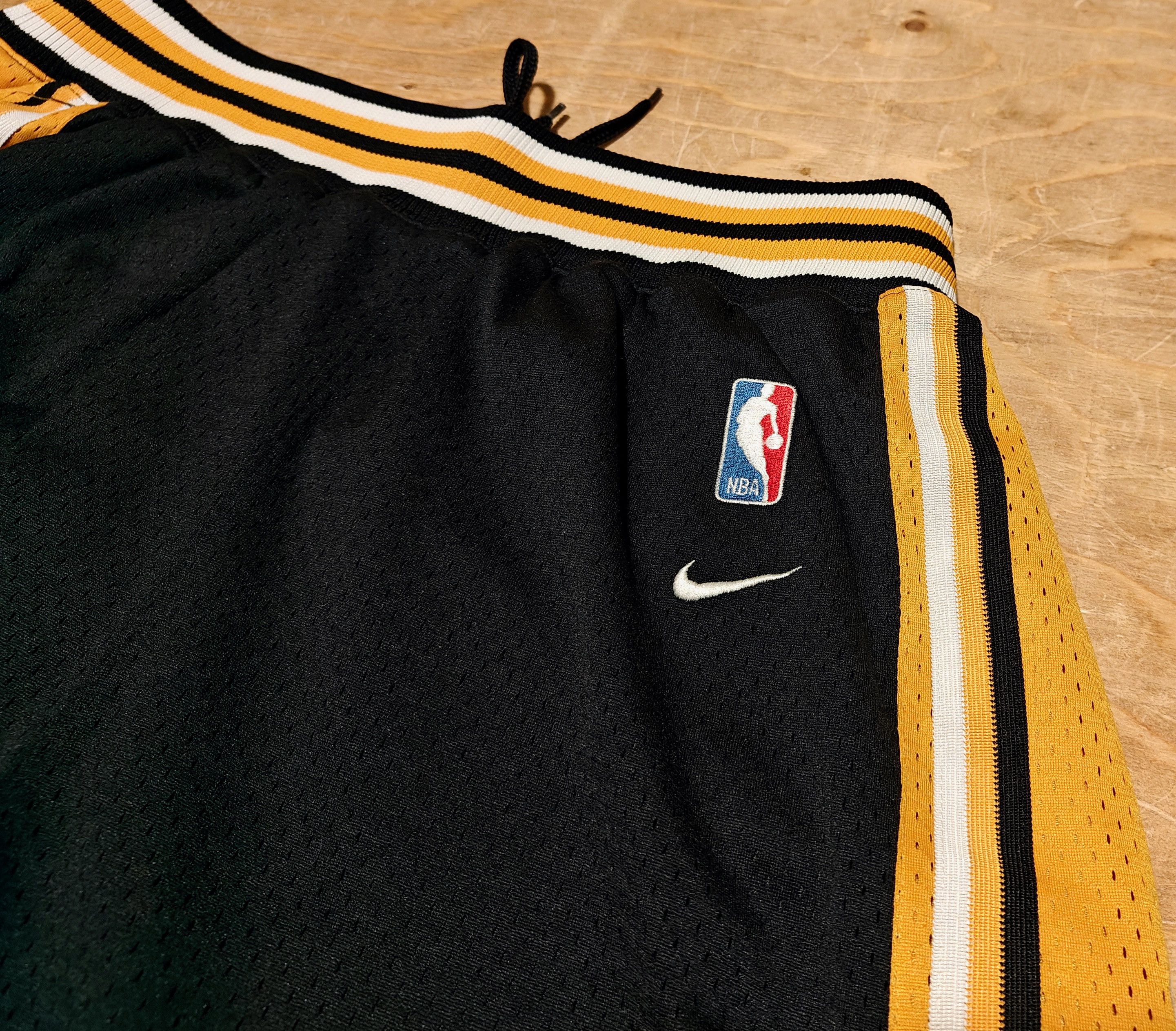 NBA × Nike × Vintage Vtg 90s Nike Golden State Warriors NBA Basketball shorts Size US 38 / EU 54 - 3 Thumbnail