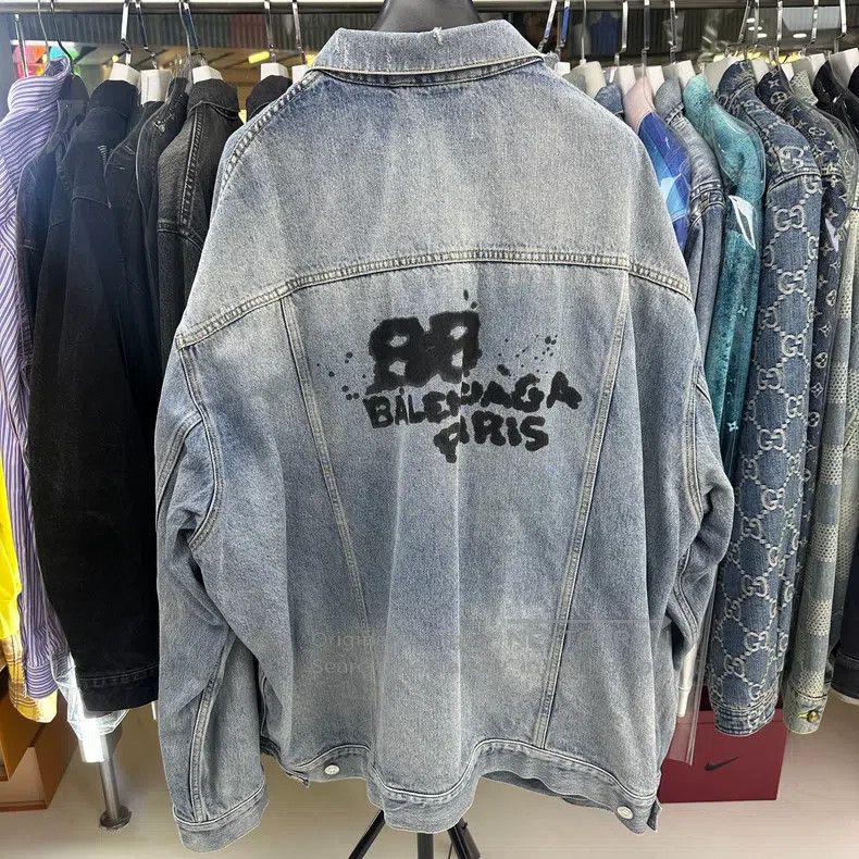 Balenciaga Balenciaga Graffiti BB Light Blue Denim Jacket Size US XL / EU 56 / 4 - 3 Thumbnail