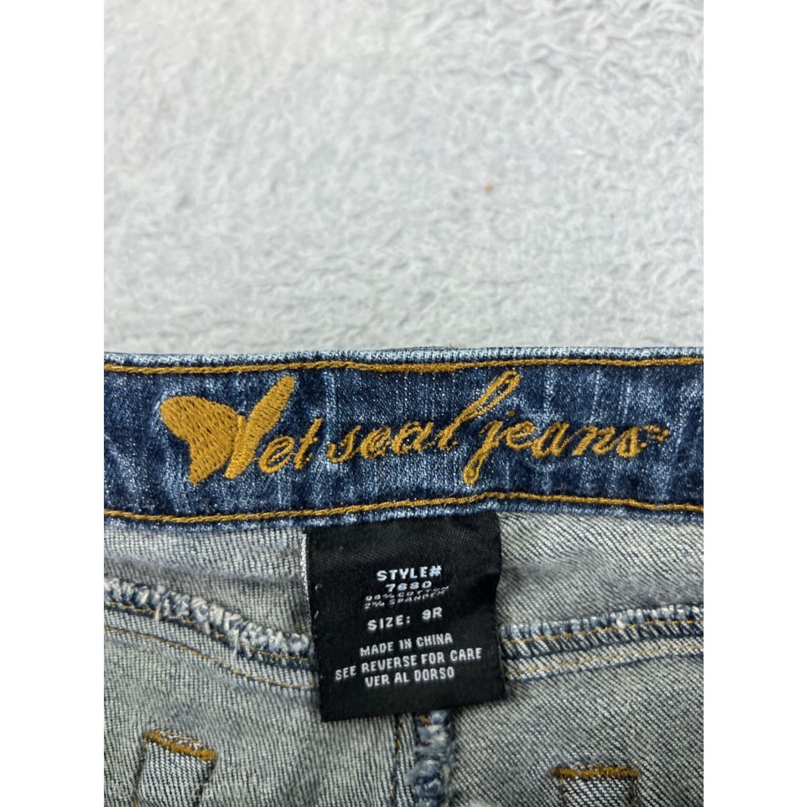 Vintage Wet Seal Capri Jeans - Women - Size 9 - Blue Denim - Cotton Blend - Embroidered Raw Hem - 5-Pocket - Zip Closure - Regular Fit Size 30" / US 8 / IT 44 - 4 Thumbnail