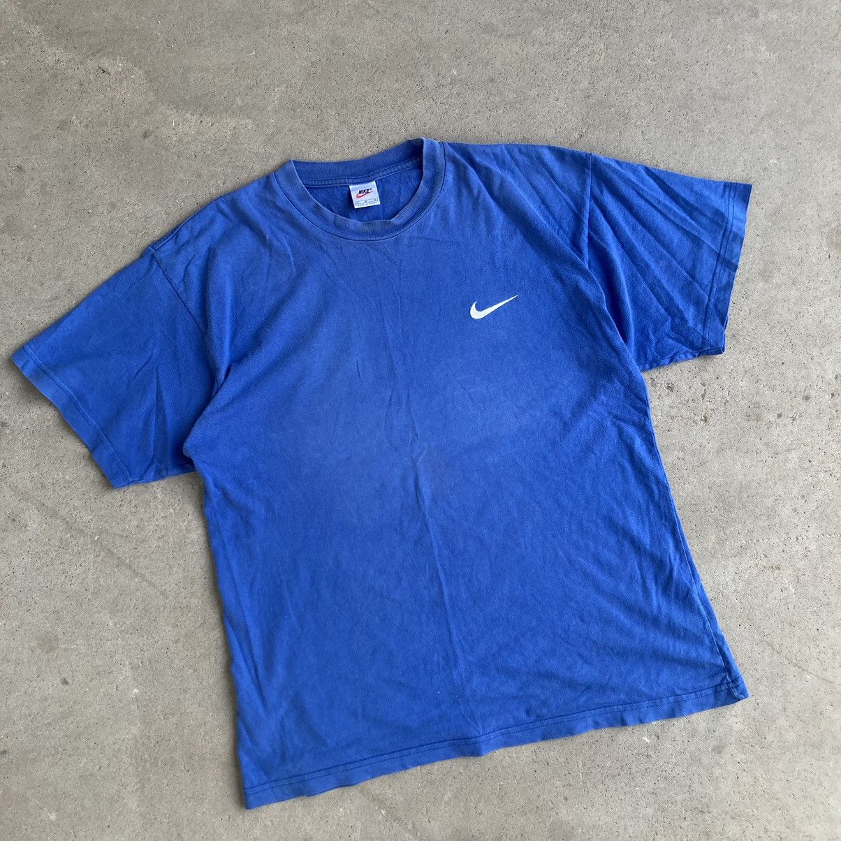 Band Tees × Nike × Vintage Vintage Nike Front Logo Swoosh T-Shirt 90s Faded Boxy Fit Size US L / EU 52-54 / 3 - 1 Thumbnail
