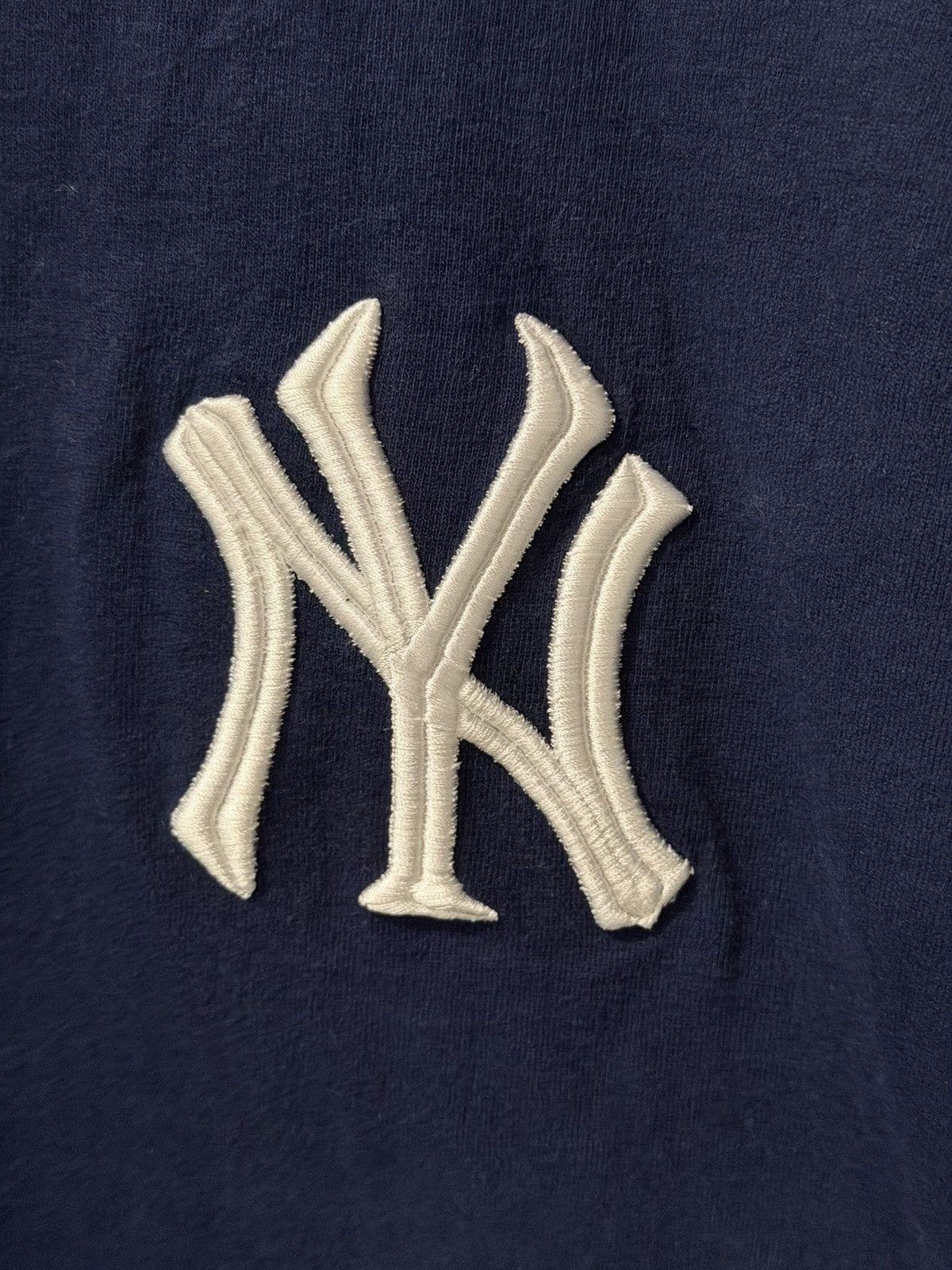 Fruit Of The Loom Vintage New York Yankees Embroidered Logo Shirt Large Bin 2 Size US L / EU 52-54 / 3 - 3 Thumbnail