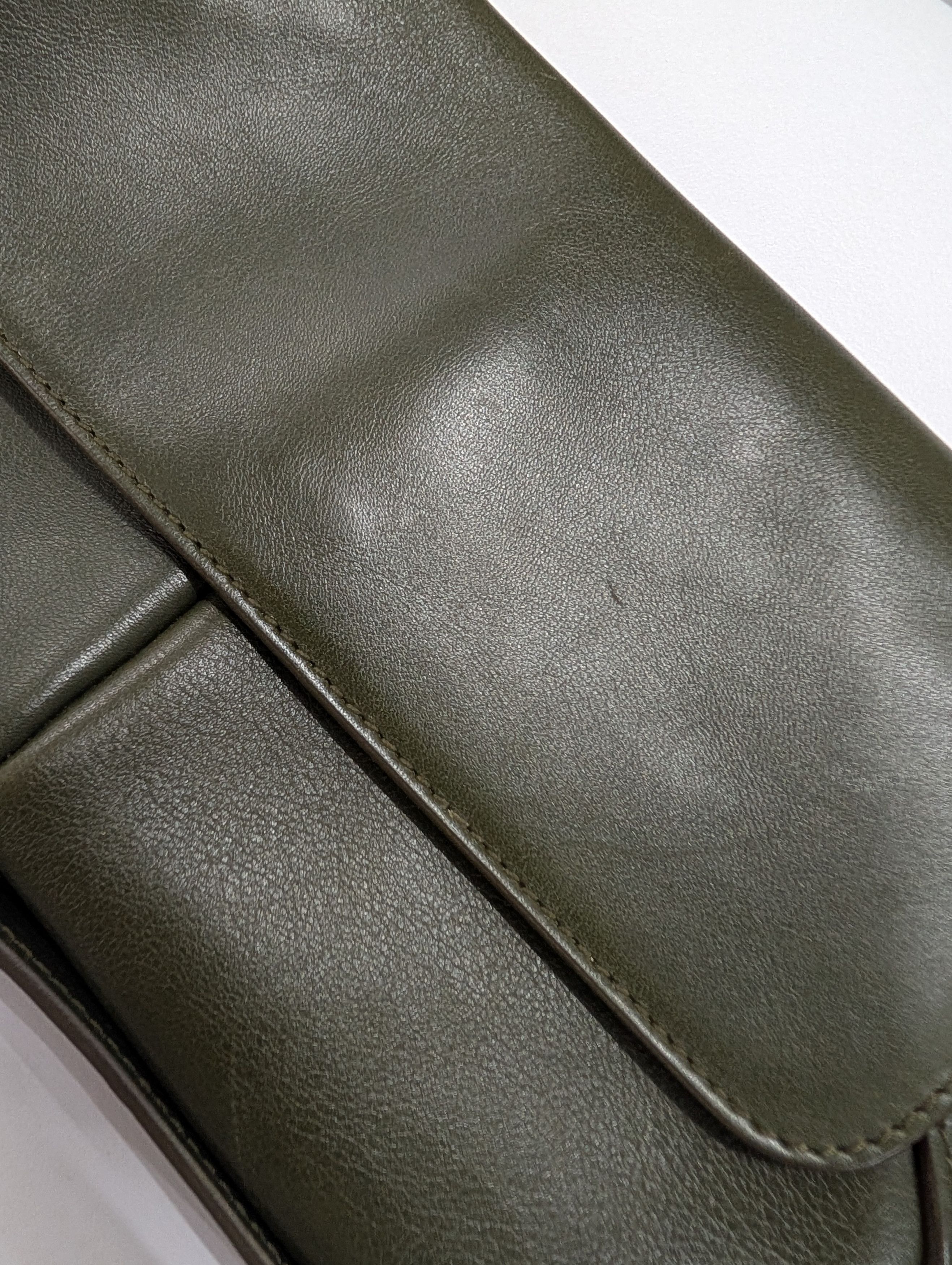 Yves Saint Laurent Yves Saint Laurnet Olive Green Leather Clutch Size ONE SIZE - 5 Thumbnail
