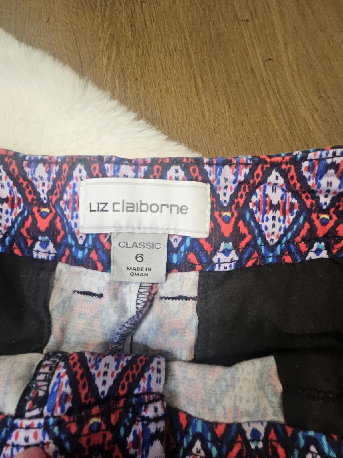 Designer Liz Claiborne Vibrant Geometric Print Shorts Size 28" / US 6 / IT 42 - 8 Thumbnail