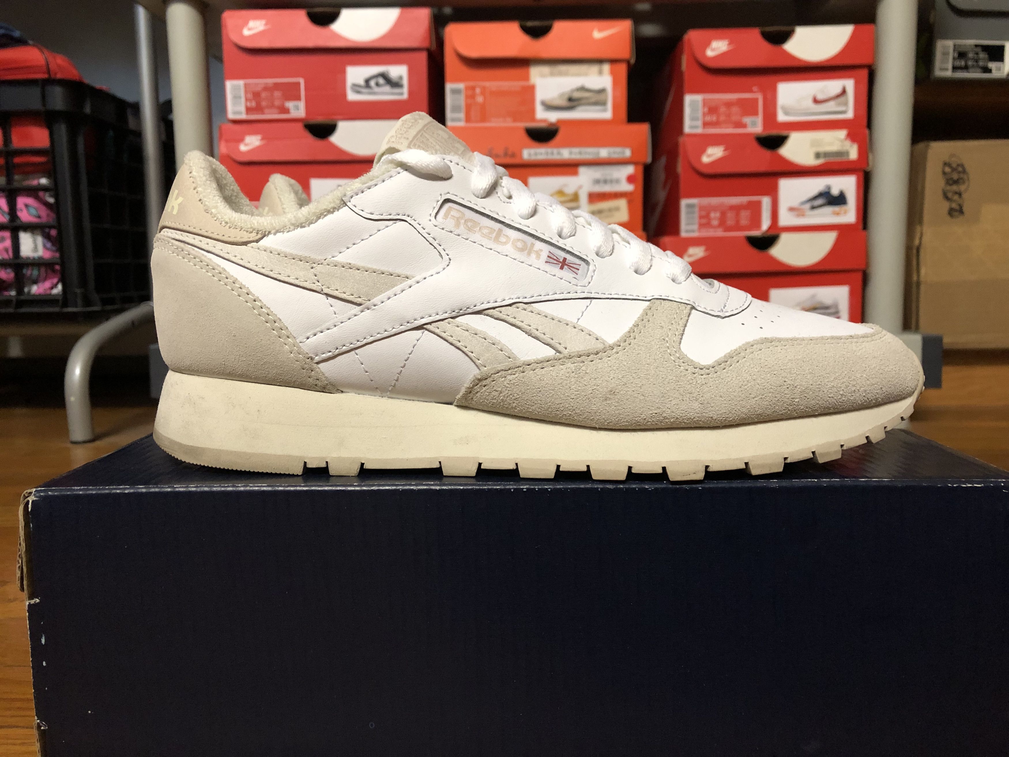 Reebok *USED* Men Reebok Classic Leather sz 9 White Chalk 100032772 Size US 9 / EU 42 - 4 Thumbnail