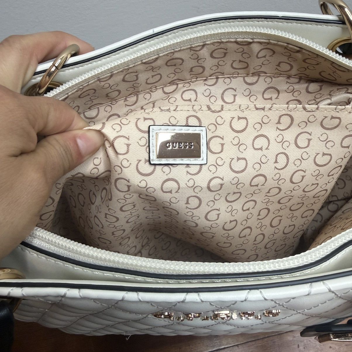 Guess GUESS Quilted Two-Tone Tote in White and Black with Gold Size ONE SIZE - 9 Thumbnail