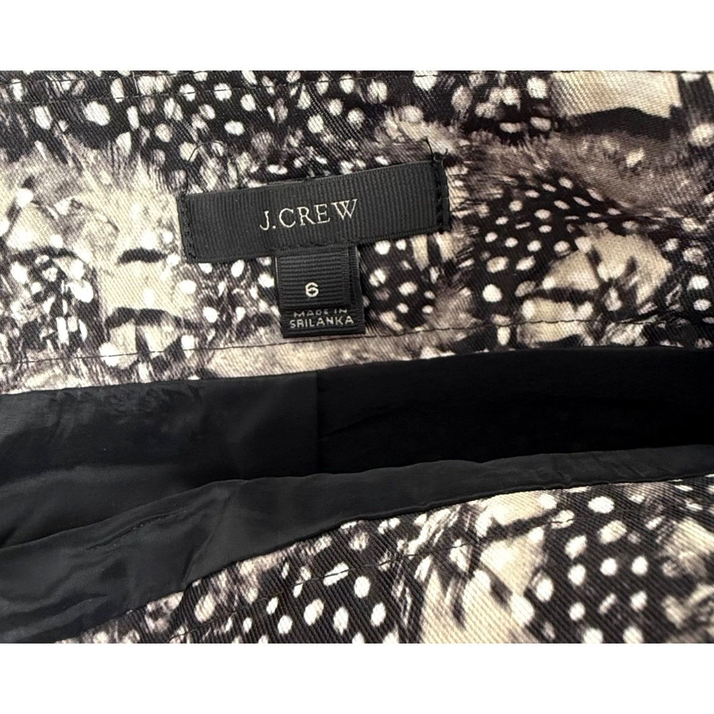 J.Crew J.Crew Black & Cream Feather Print Mini Skirt w/Pockets Size Size 28" / US 6 / IT 42 - 2 Thumbnail