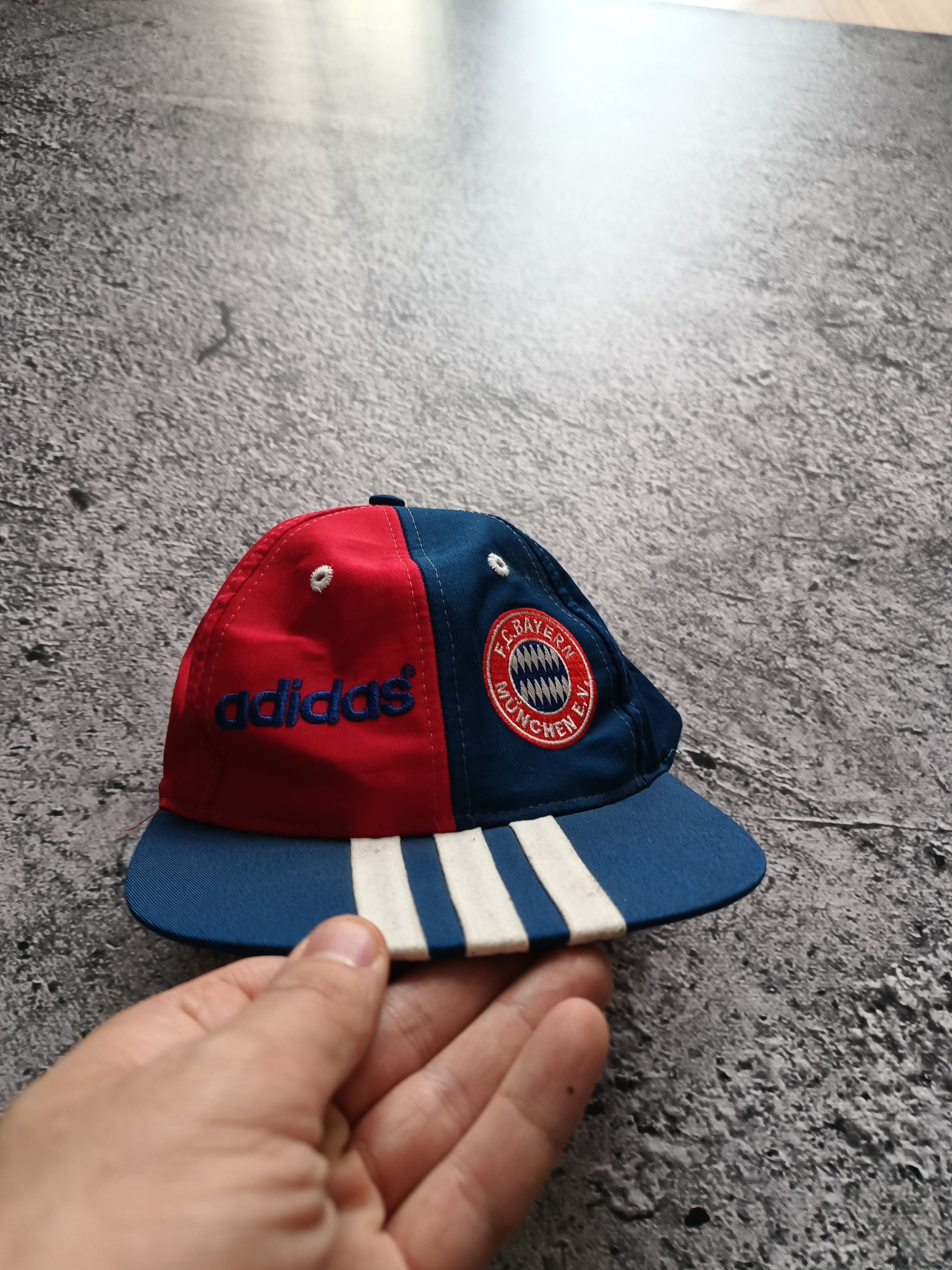 Adidas × Vintage Adidas FC Bayern Munchen 90s Vintage Snapback Cap Size ONE SIZE - 1 Thumbnail