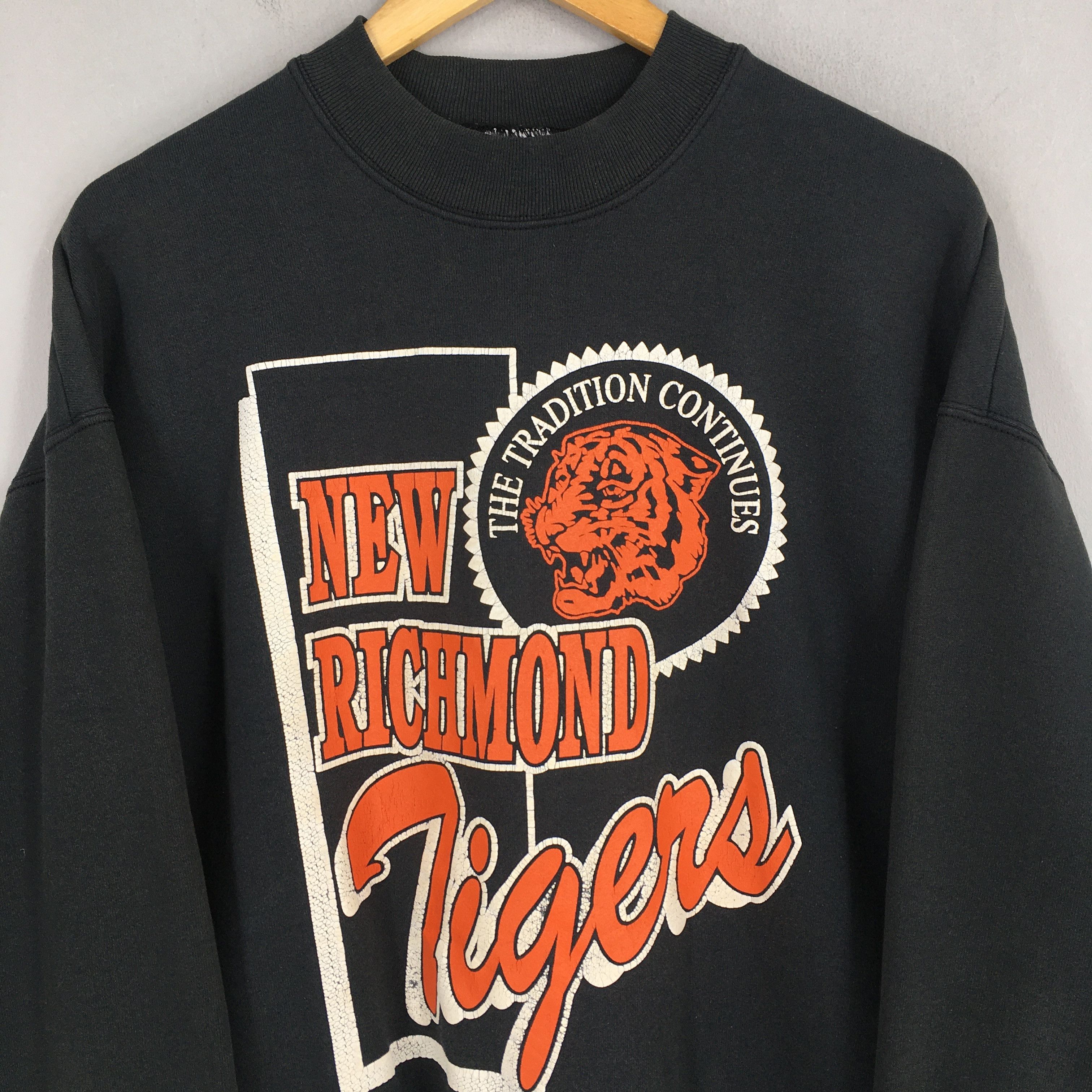 Fruit Of The Loom Vintage New Richmond Tigers High School Sweater XLarge Size US XL / EU 56 / 4 - 2 Thumbnail