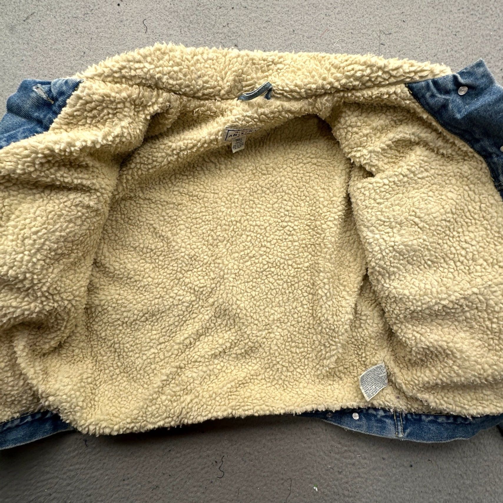 Vintage VINTAGE Arizona Jean Company Denim Jean Trucker Jacket Bomber Jacket Mens Small Sherpa Lined Button Pockets Size US 29 - 7 Thumbnail