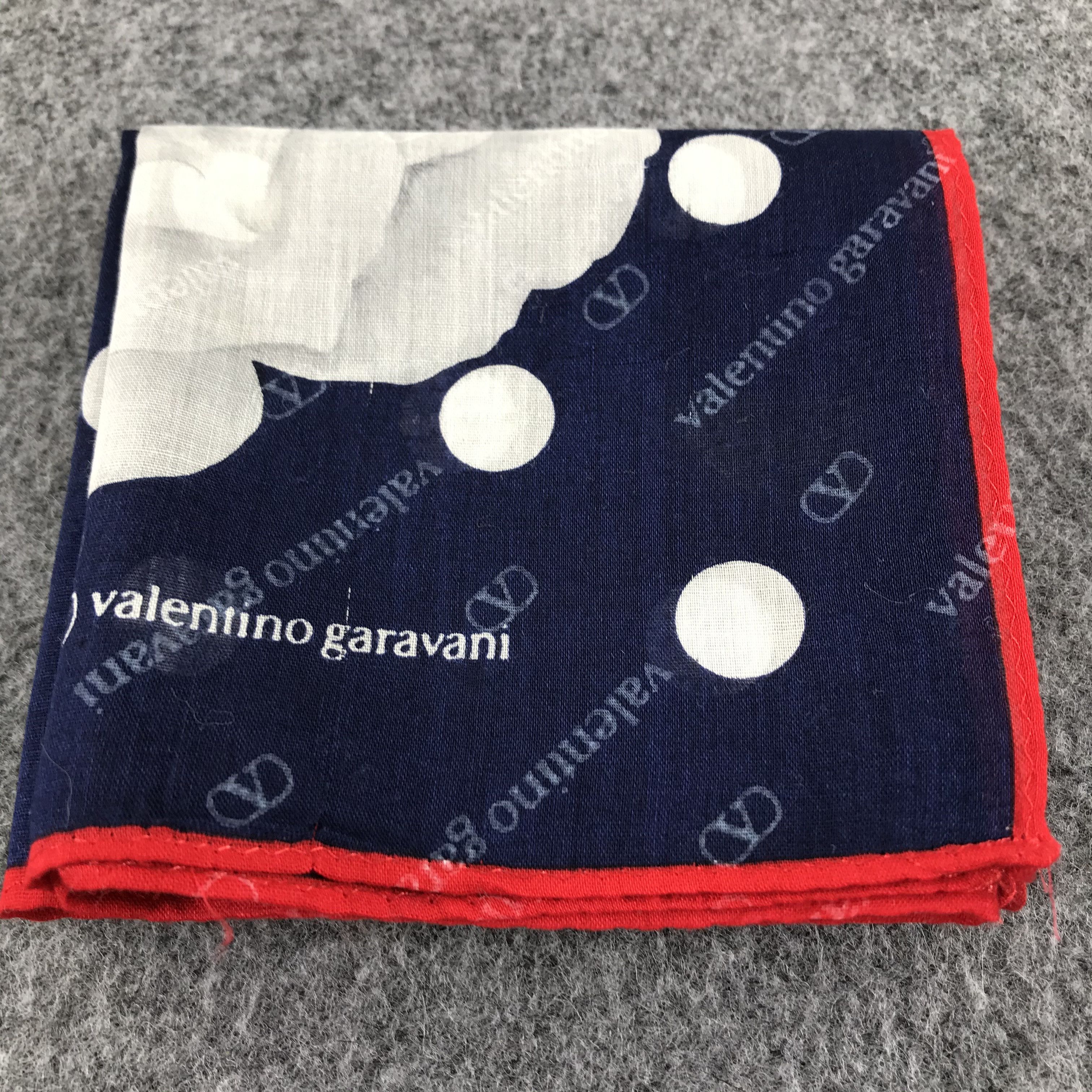 Vintage VaLeNtInO GaRaVaNi White Peony Handkerchief Bandana SCT085 Size ONE SIZE - 6 Thumbnail