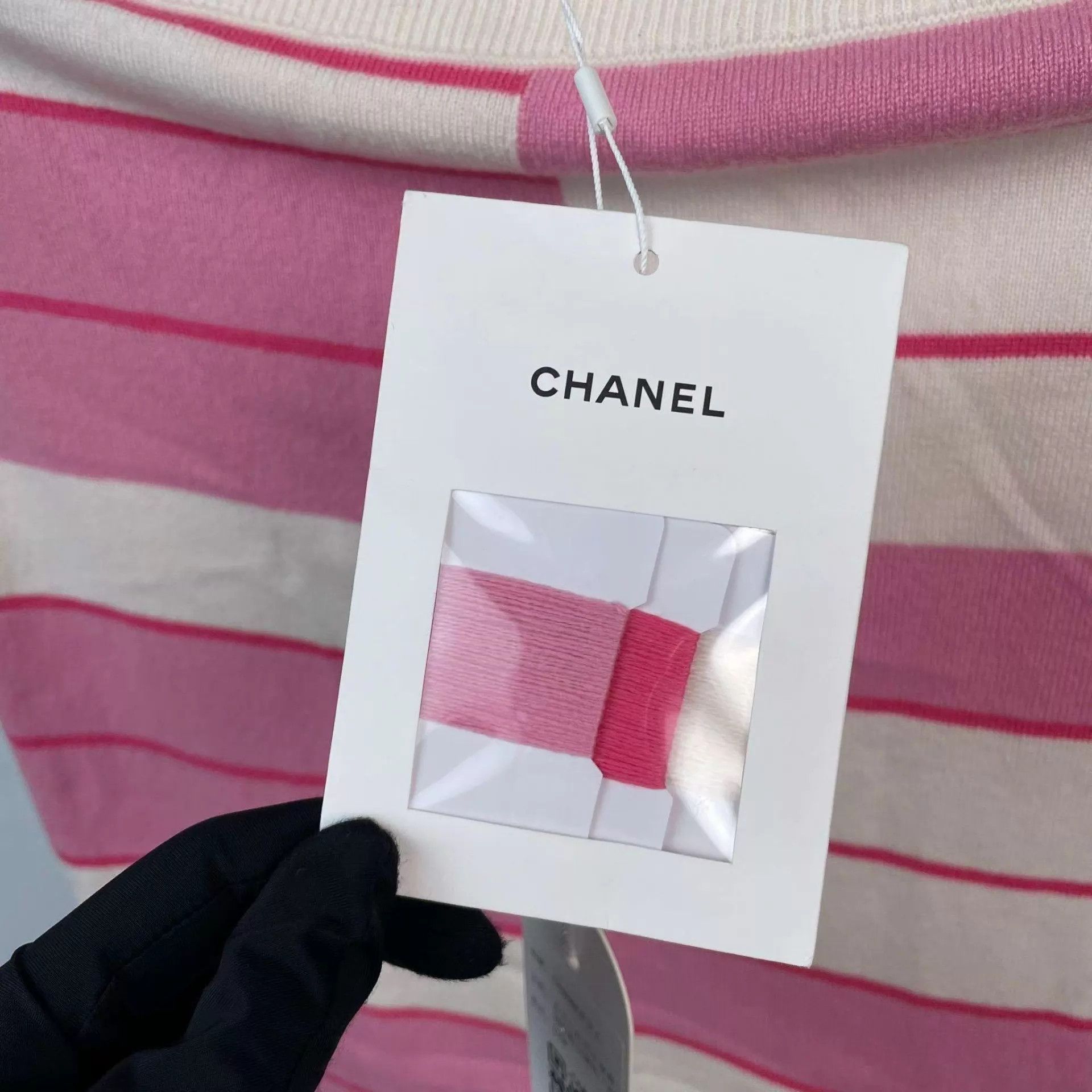 Chanel Chanel knit skirt pink white colorblock 36 with spare thread Size 26" / US 2 / IT 38 - 4 Thumbnail