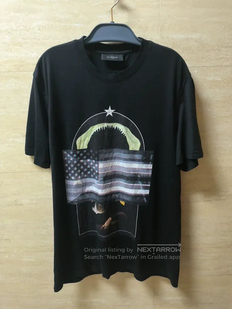 Givenchy Short-sleeve T-shirt (shark Madonna flag print b