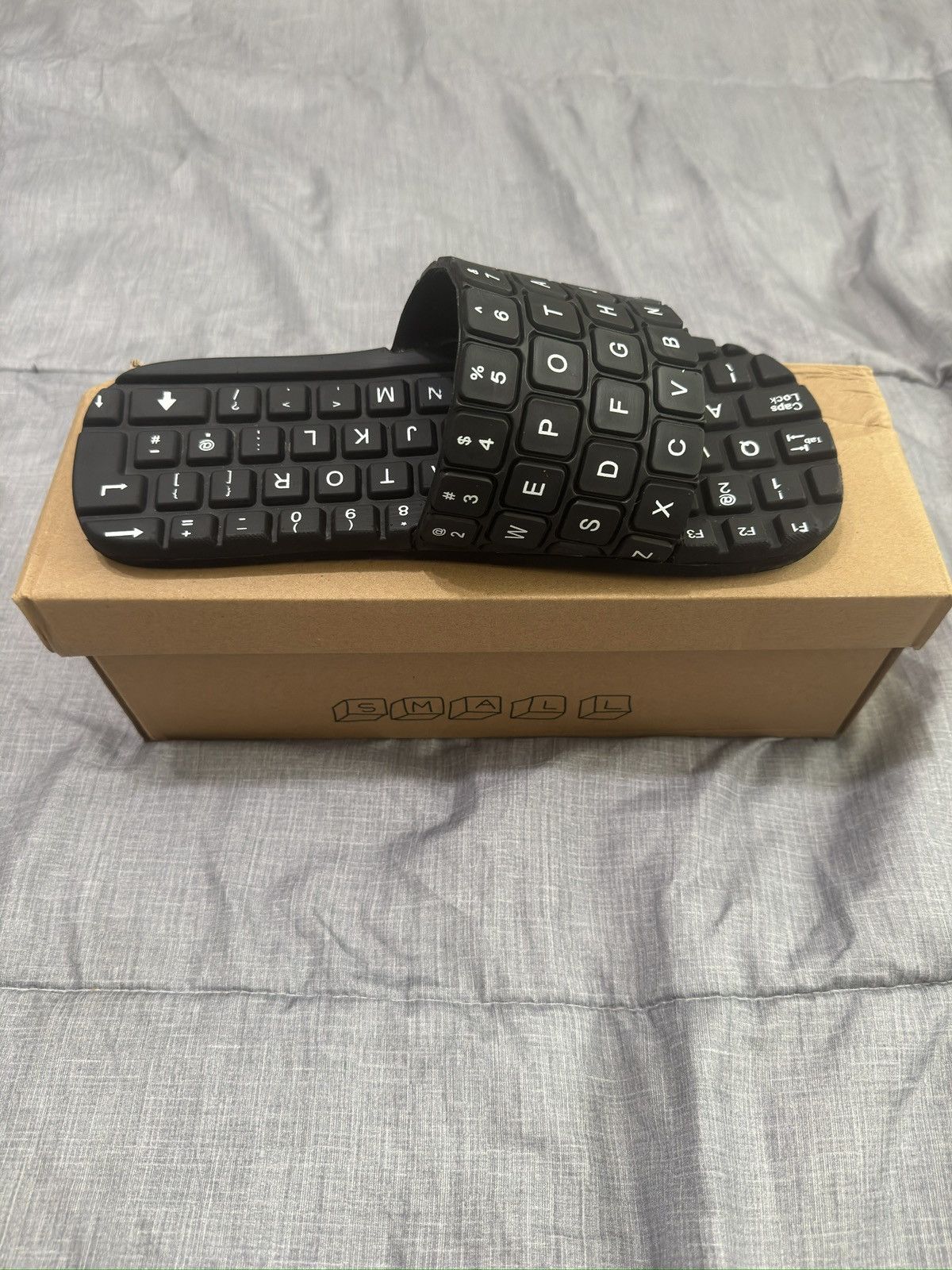 Imran Potato KEYBOARD SLIDES Size US 9 / EU 42 - 3 Thumbnail