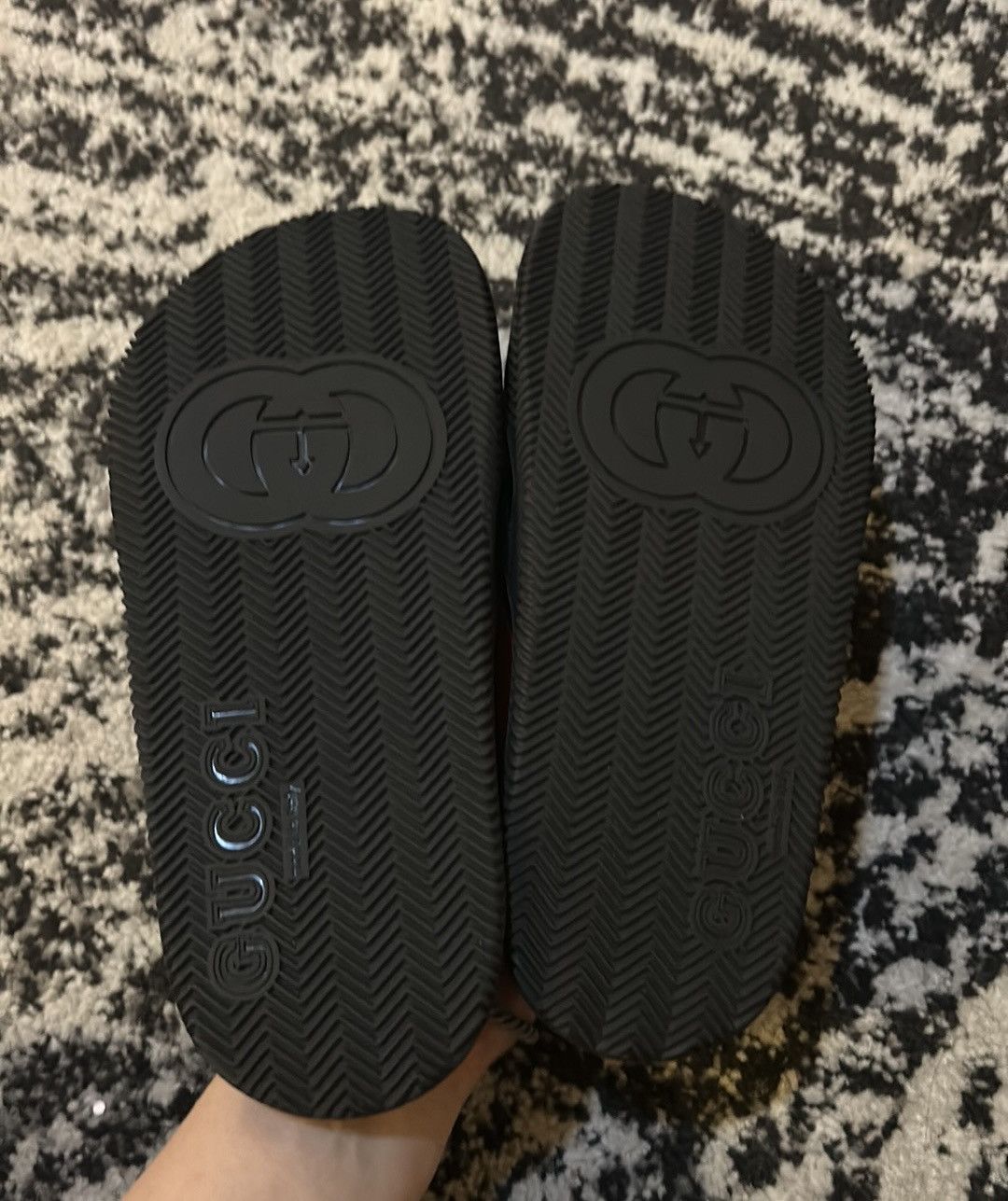 Gucci Gucci Cross Rubber Sandal size 35 Size US 5 / IT 35 - 3 Thumbnail
