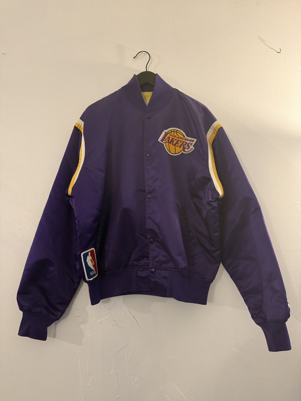 Starter LAKERS NBA AUTHENTIC SNAP TEAM JACKET Size US XL / EU 56 / 4 - 1 Thumbnail