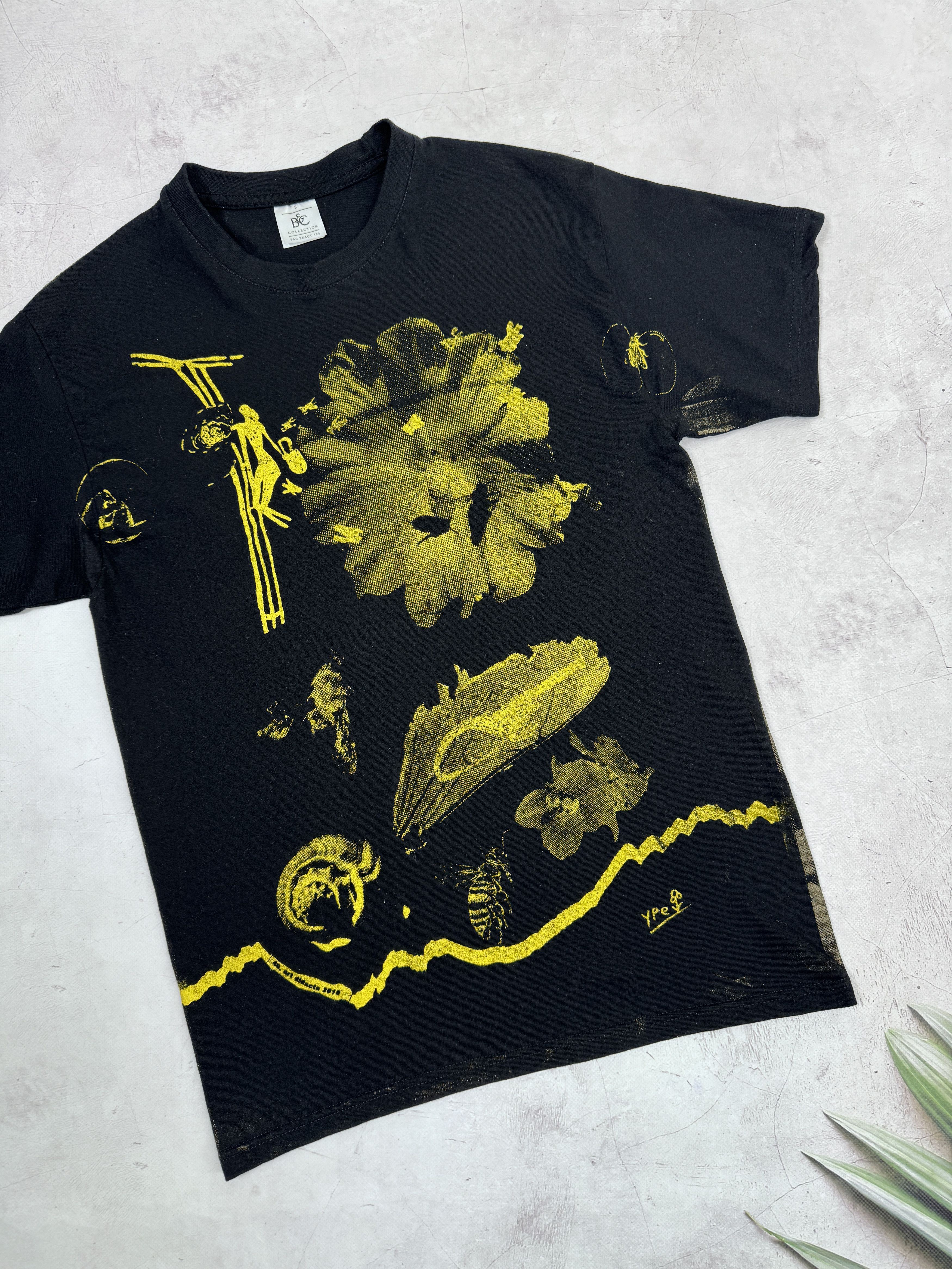 Designer Bee & Flowers T-Shirt Overprint Logo Size US S / EU 44-46 / 1 - 5 Thumbnail