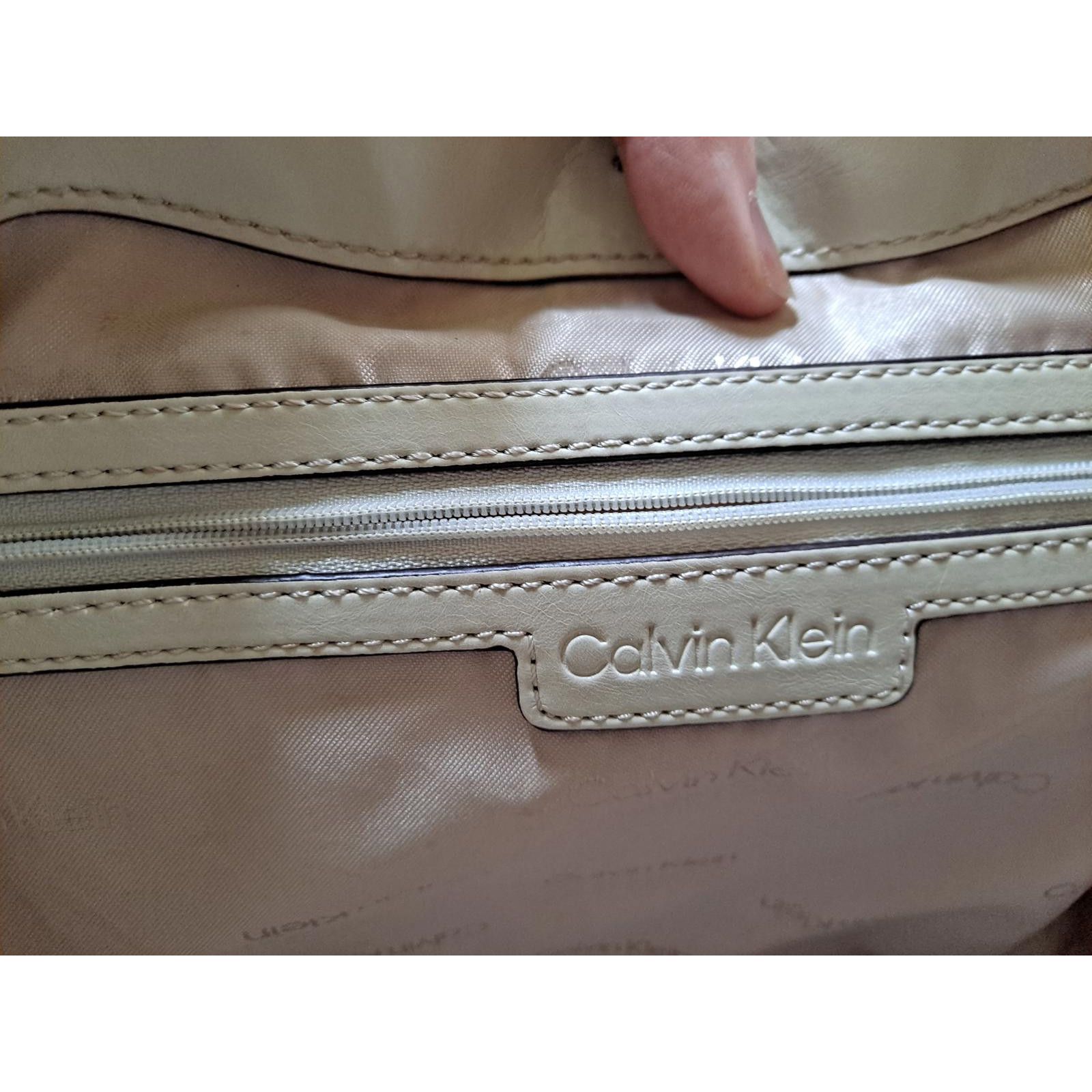 Calvin Klein Calvin Klein Hana Shiny White Faux Leather Shoulder Bag/Tote Size ONE SIZE - 6 Thumbnail