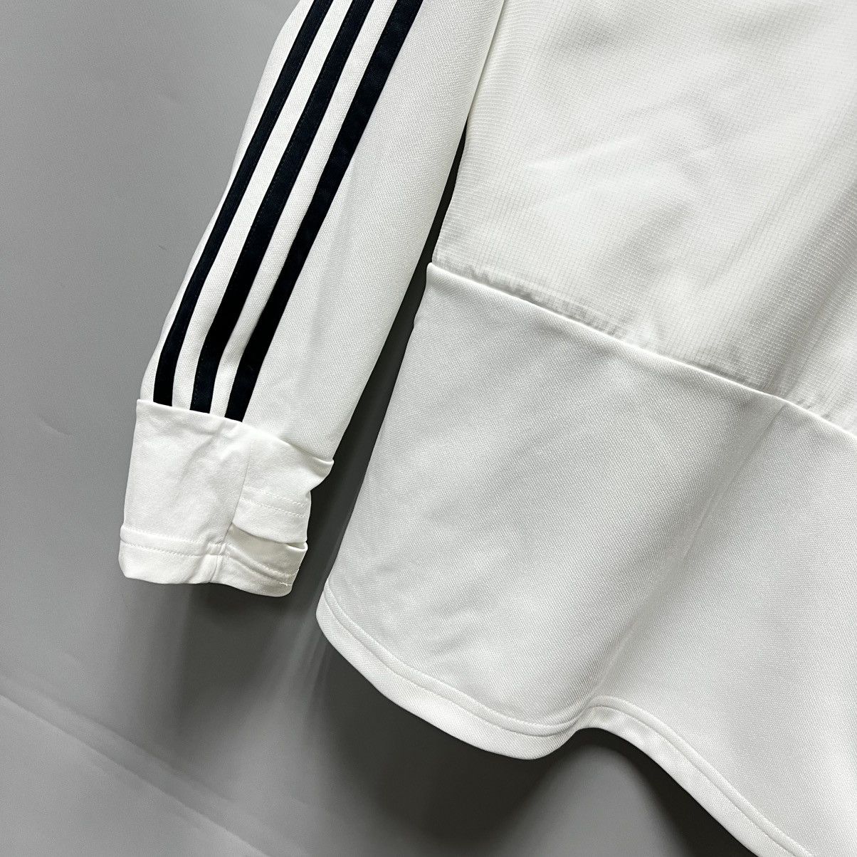 Adidas Adidas F.C Real Madrid Long Sleeve T Shirt sweatshirt white Size US M / EU 48-50 / 2 - 9 Thumbnail
