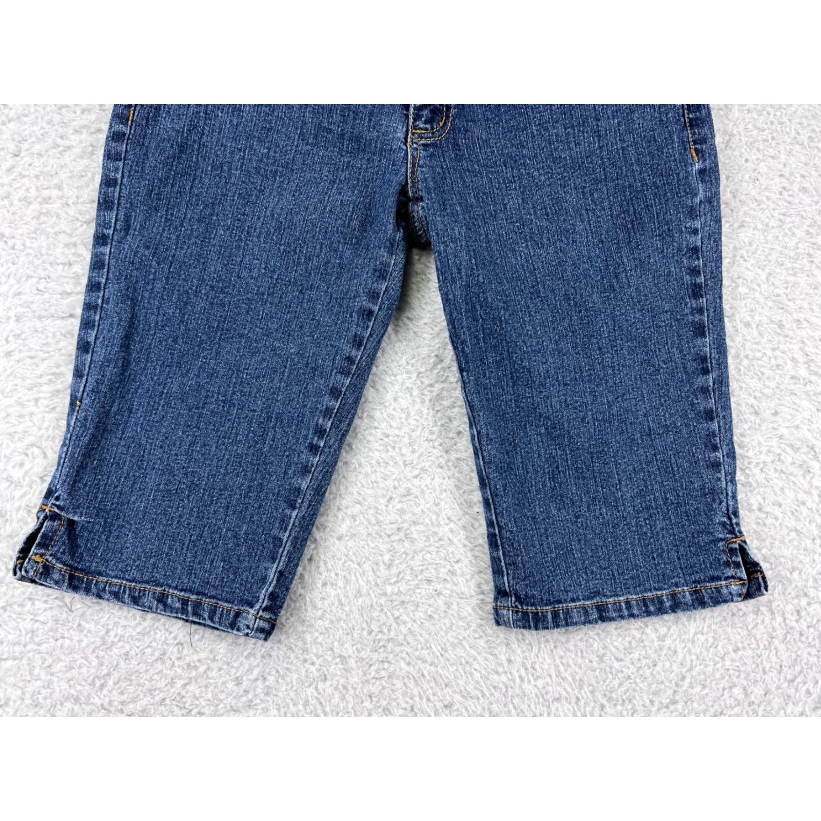 Vintage Hip Jeans Medium Wash Blue Denim Shorts Womens 26 Regular Fit Embroidered Pockets Casual Activewear Size 26" / US 2 / IT 38 - 7 Thumbnail
