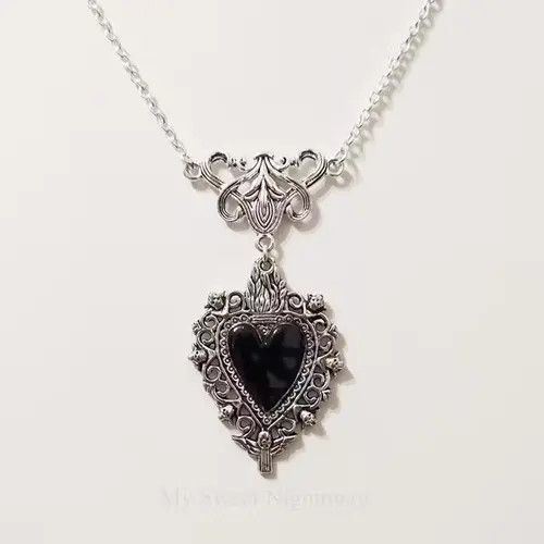 Other Black Color Heart Necklace Size ONE SIZE - 1 Thumbnail
