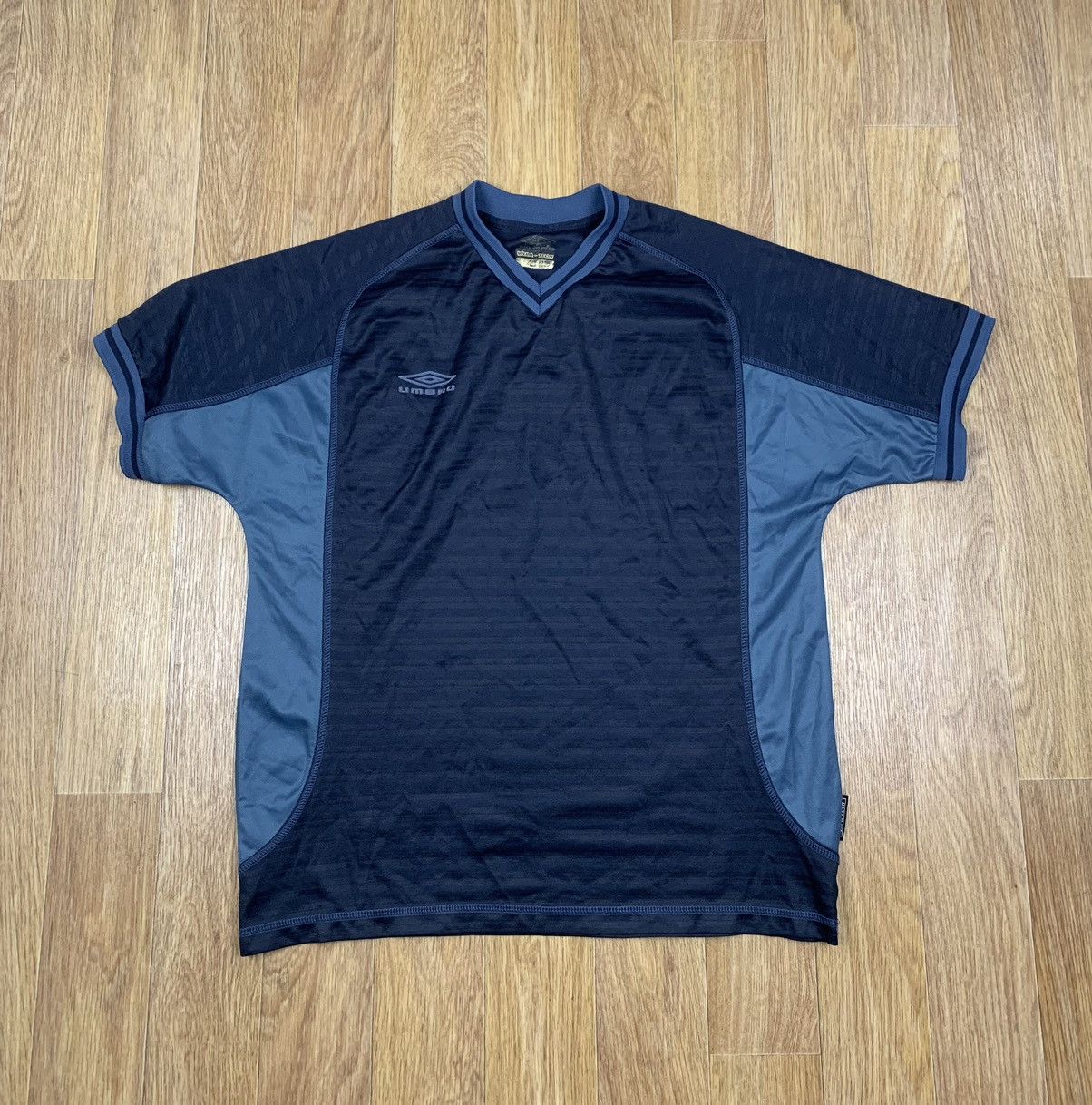 Umbro Umbro VAPA TECH Dark Blue Soccer Jersey Bloke Core Size US L / EU 52-54 / 3 - 1 Thumbnail