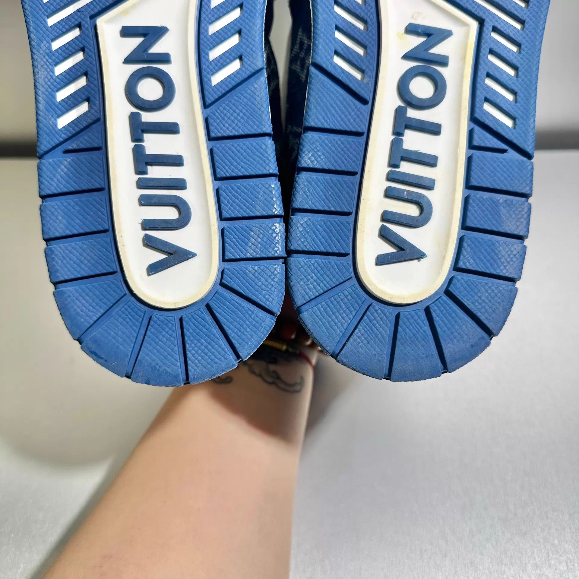Louis Vuitton Louis Vuitton Trainer White Blue Denim 7.5/41.5 Mint Size US 8.5 / EU 41-42 - 8 Thumbnail