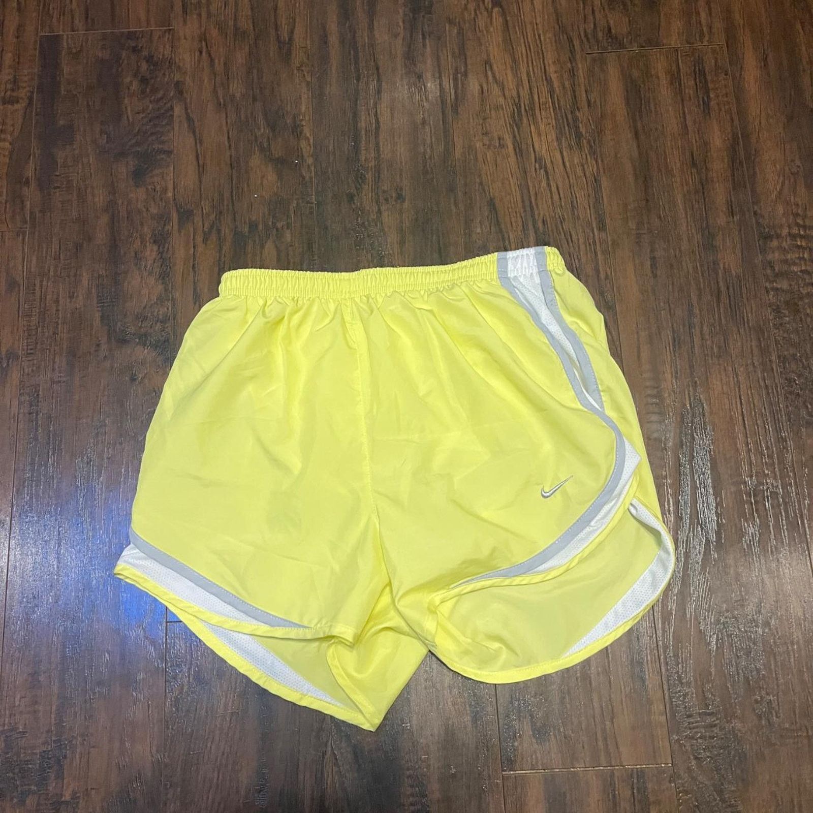 Nike Yellow Nike athletic shorts Size 30" / US 8 / IT 44 - 1 Thumbnail