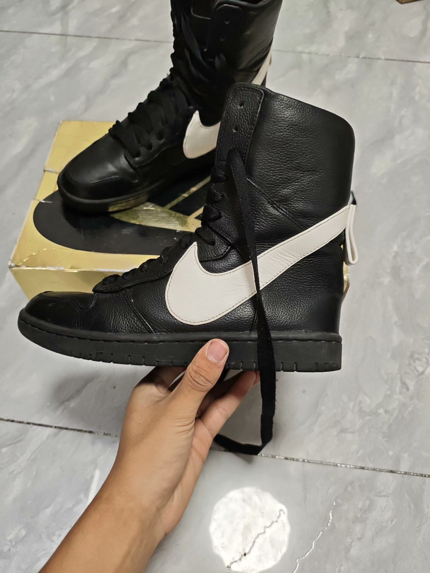 Nike Nike DUNK Black Hitop Sneakers 7 Men Size US 7 / EU 40 - 1 Thumbnail