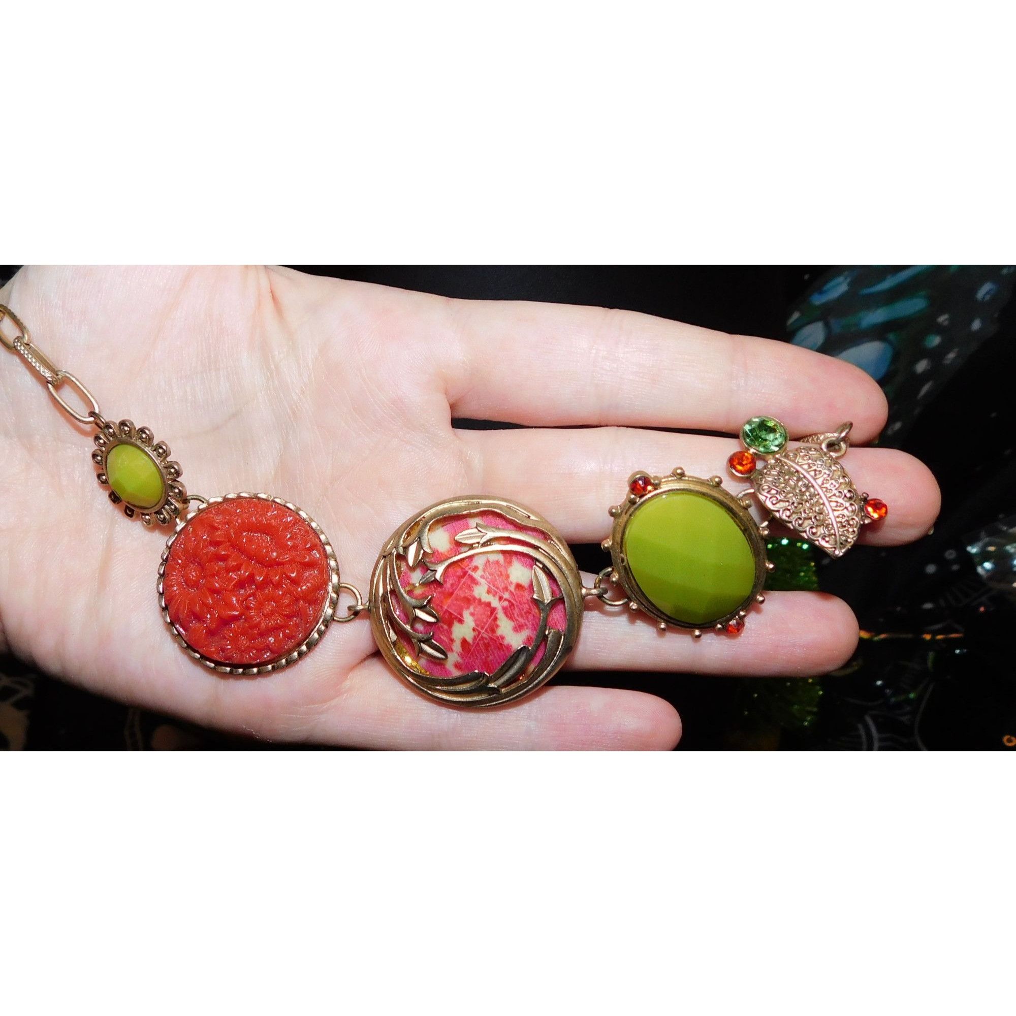 Other Vintage Floral Medallion Statement Necklace Size ONE SIZE - 4 Thumbnail