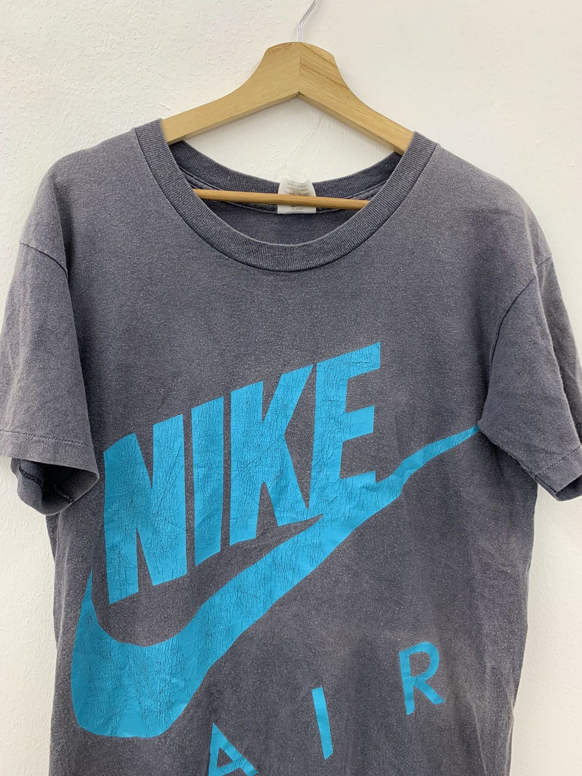 Nike Vtg 90s Thrashed Faded Nike Air Swoosh Single Stich Tshirt Size US M / EU 48-50 / 2 - 2 Thumbnail