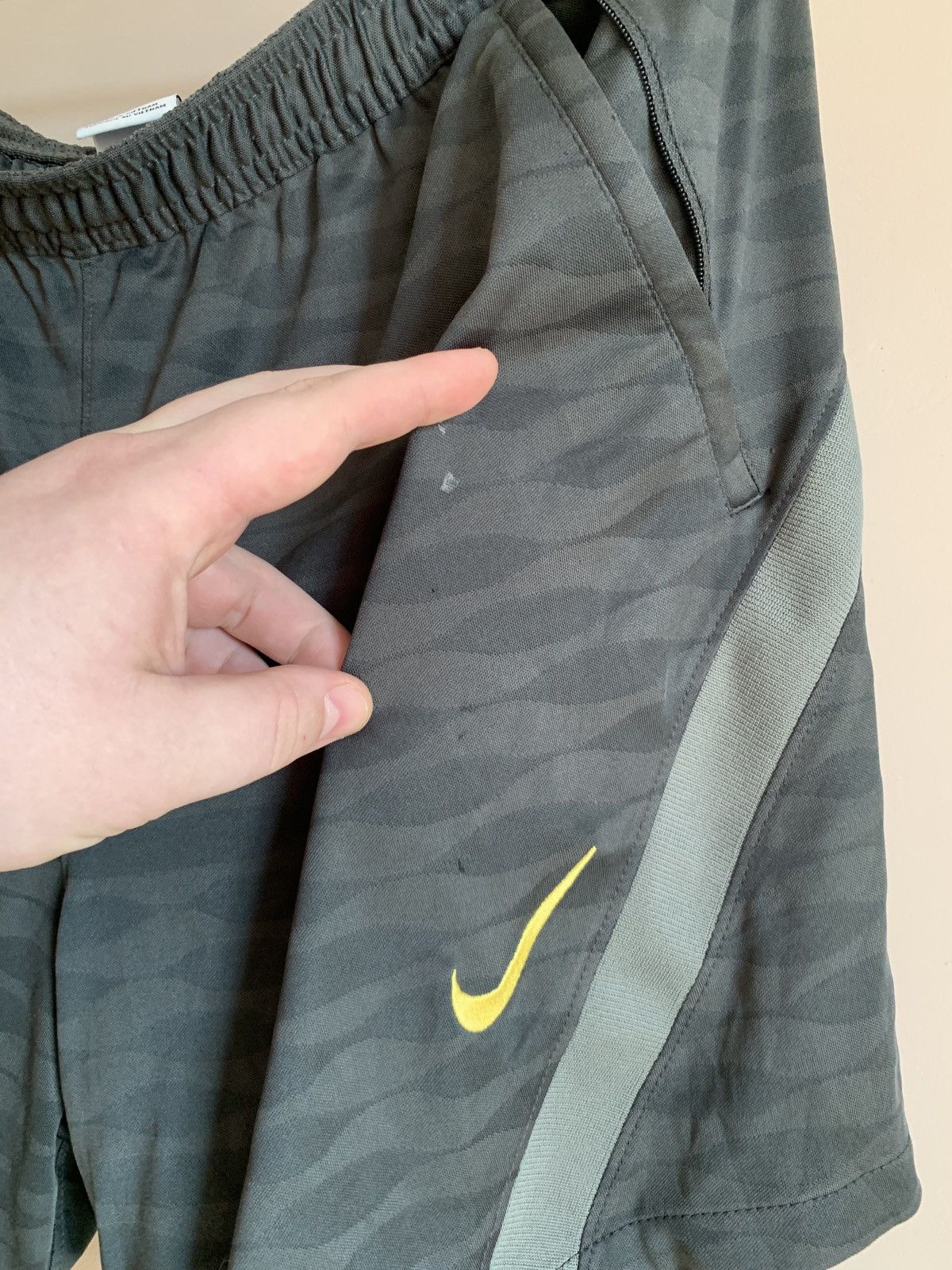 Nike Liverpool FC training Nike shorts grey soccer football Size US 38 / EU 54 - 5 Thumbnail