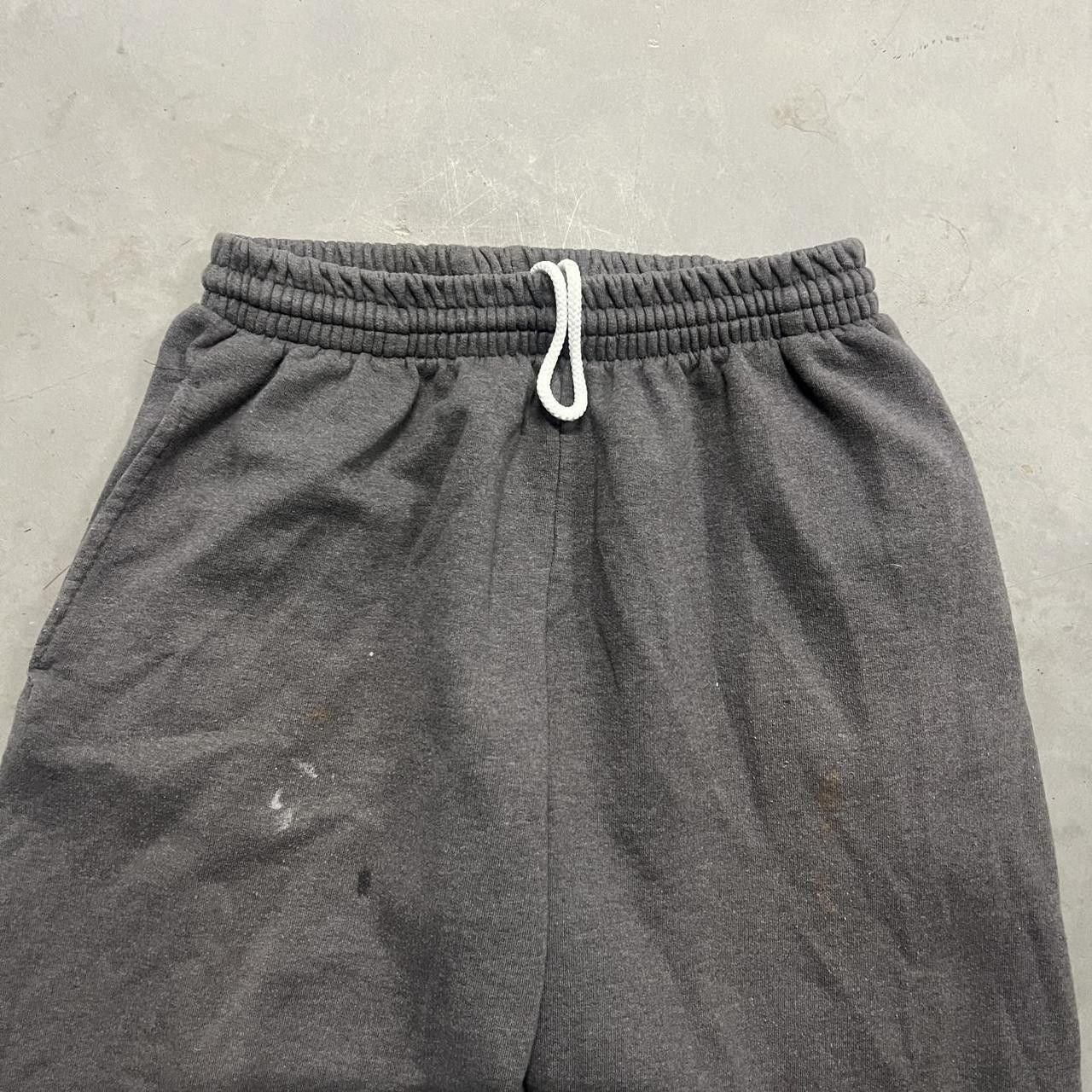 Vintage Vintage Y2K/2000s Grey Essential Loungewear sweatpants with pockets and adjustable waistband! Size US 30 / EU 46 - 4 Thumbnail