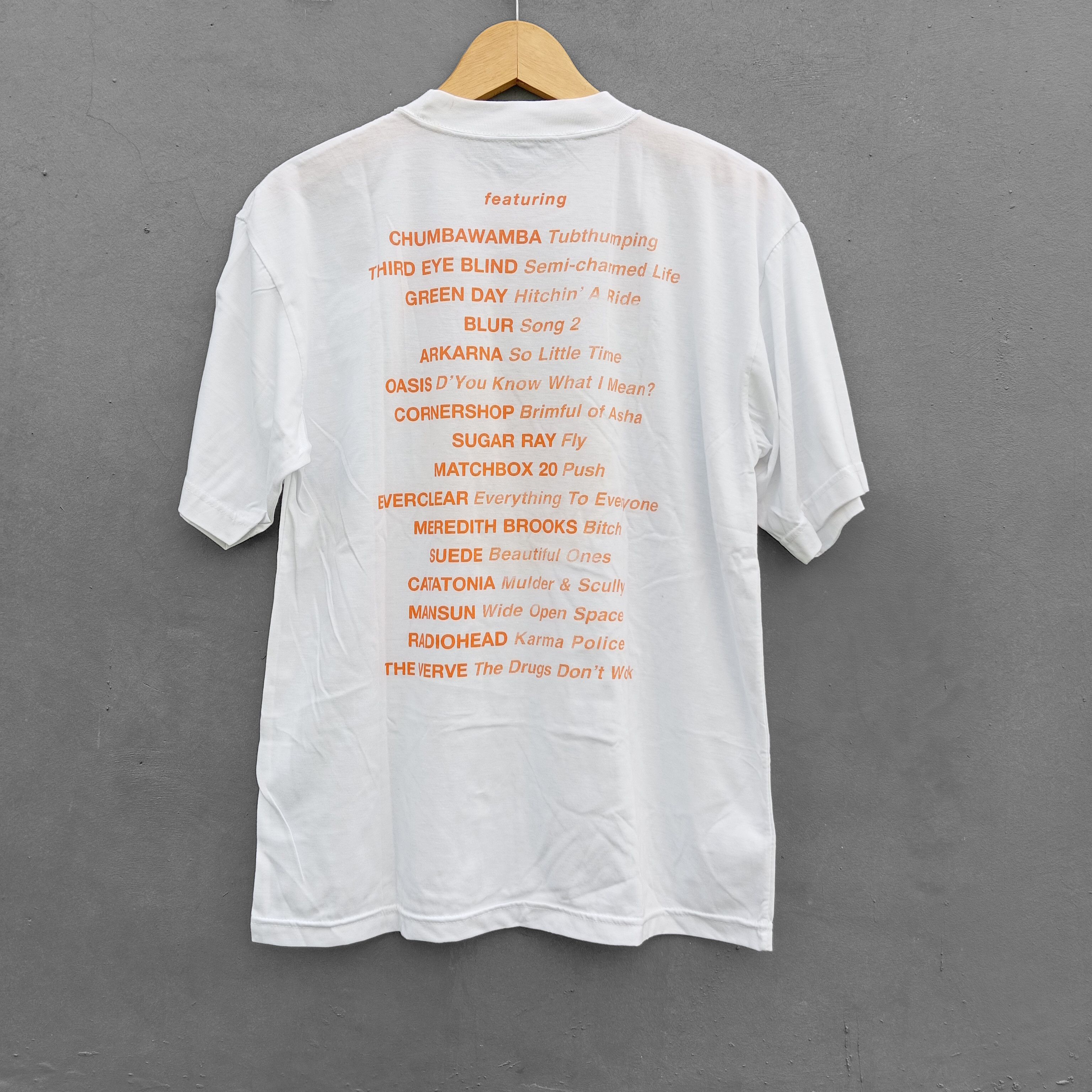 Band Tees vintage band FRESH 16 OF TODAY'S JUICIEST HITS! t shirts Size US M / EU 48-50 / 2 - 2 Thumbnail