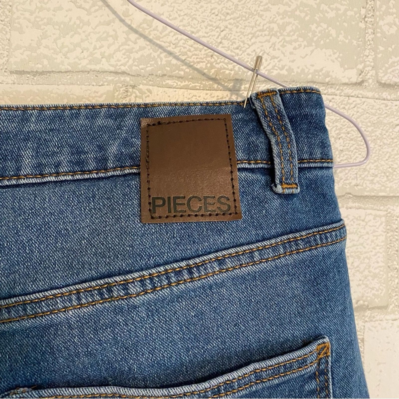 Pieces Uniques NWT $70 Pieces UK Denim Flare Fit High Waist Jeans MED NEW Size 28" / US 6 / IT 42 - 11 Thumbnail