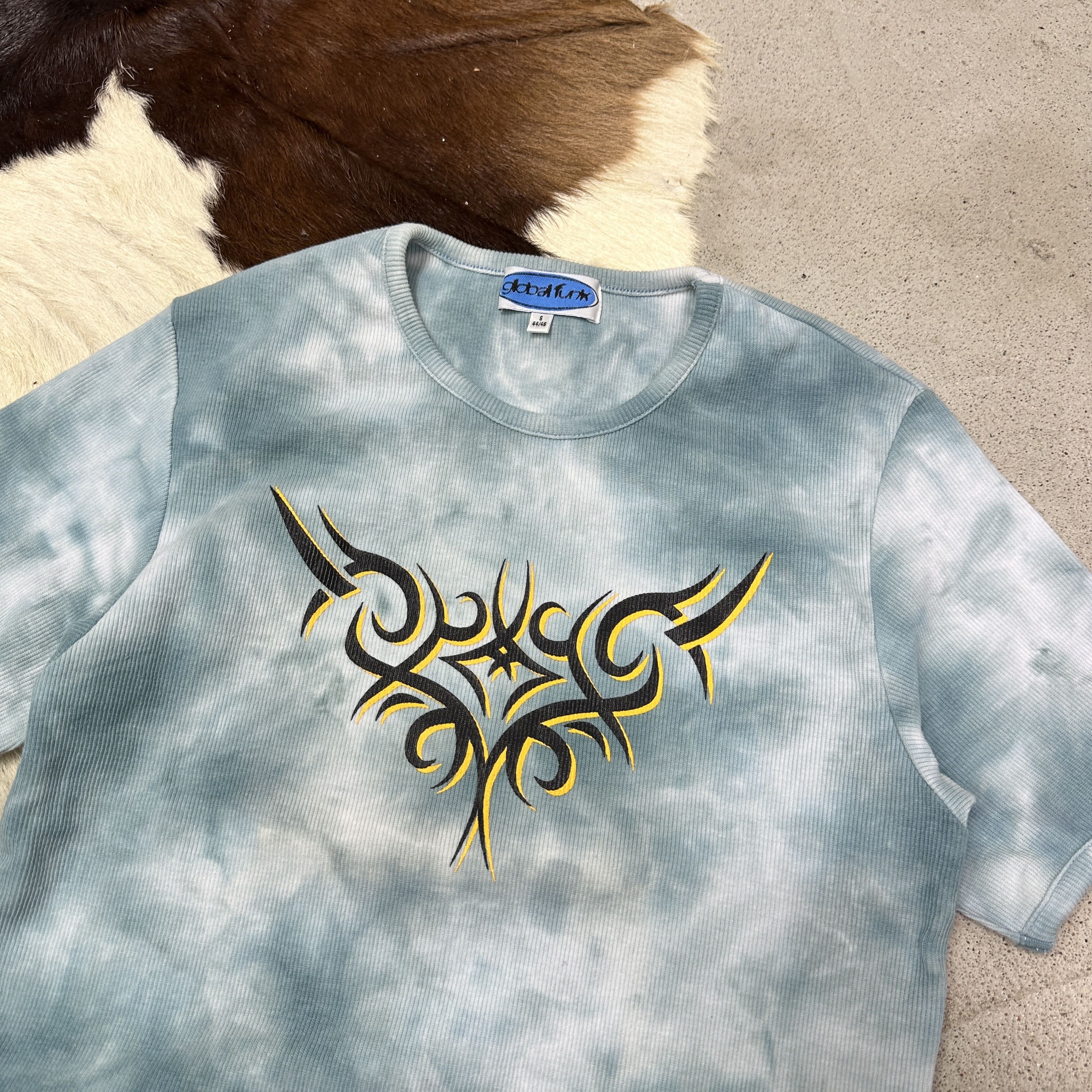 Vintage Vintage Streetwear Hip Hop Tie-Dye Tribal T-shirt 00s Size US S / EU 44-46 / 1 - 3 Thumbnail