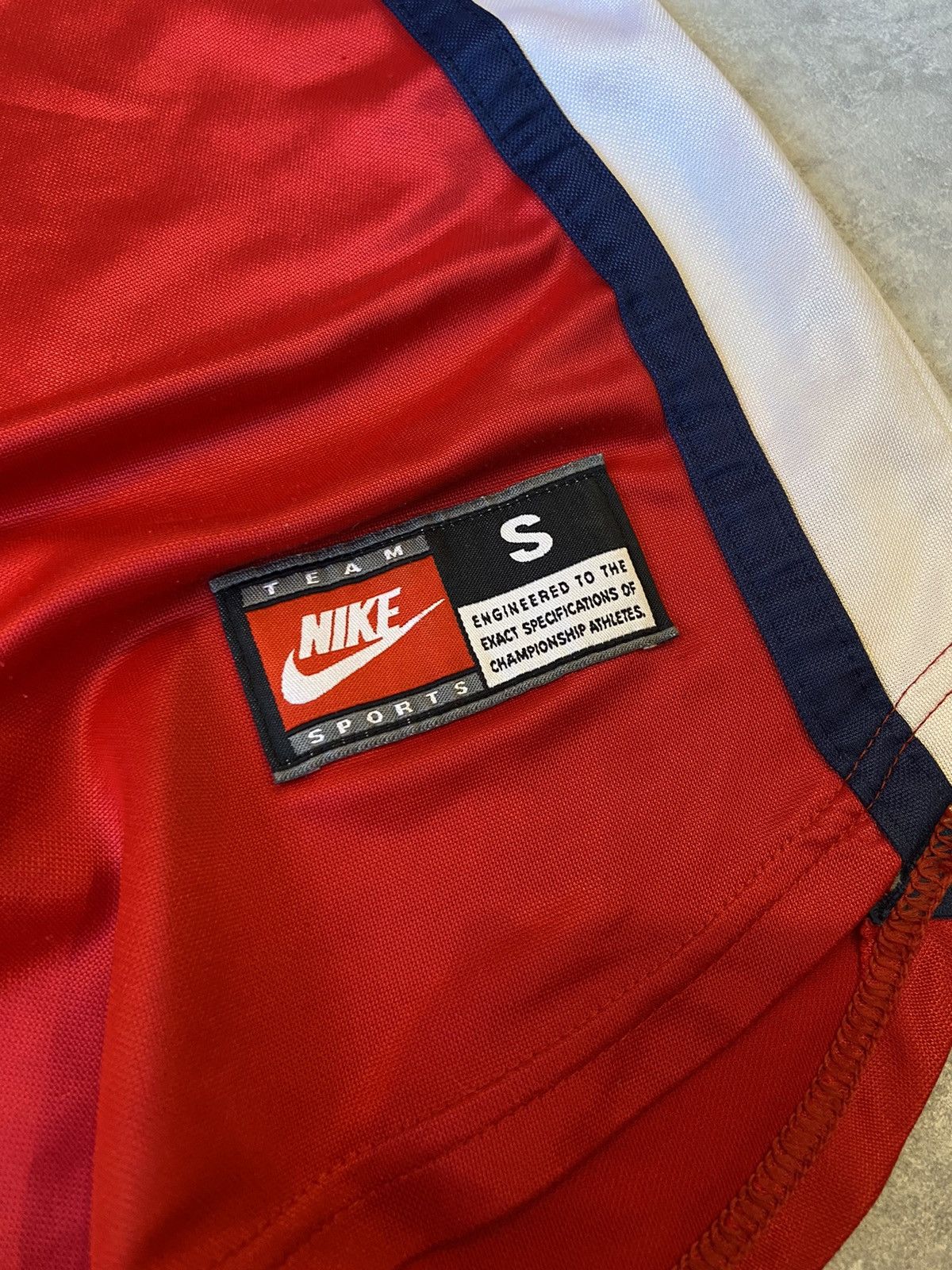 Vintage Nike Arsenal JVC 98/99 Home Vintage Soccer Jersey Made in UK Size US S / EU 44-46 / 1 - 6 Thumbnail