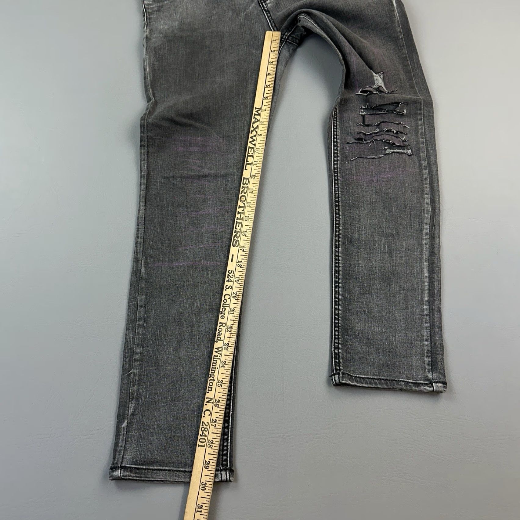 Vans Vans Jeans Mens 34x30 Charcoal Wash V66 Slim Straight Distressed Skate Casual Jeans Mens Slim 34x30 Gray Denim Distressed 5-Pocket USA VANS Size US 34 / EU 50 - 2 Thumbnail