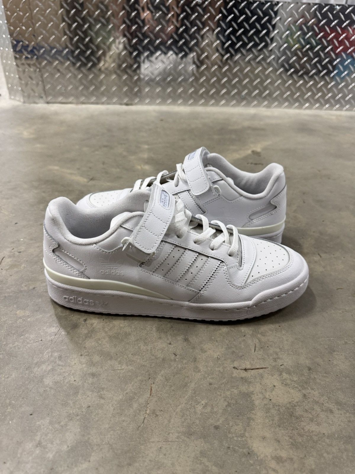 Adidas Adidas Forum Low Triple White Size 9.5 Size US 9.5 / EU 42-43 - 1 Thumbnail