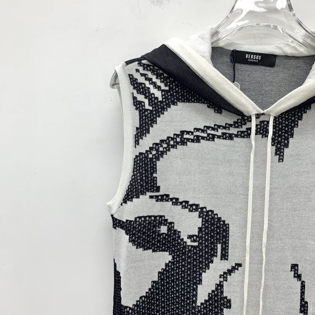 Versace Versace Tiger Head Sleeveless Drawstring Hoodie K26WX Size US XS / EU 42 / 0 - 3 Thumbnail