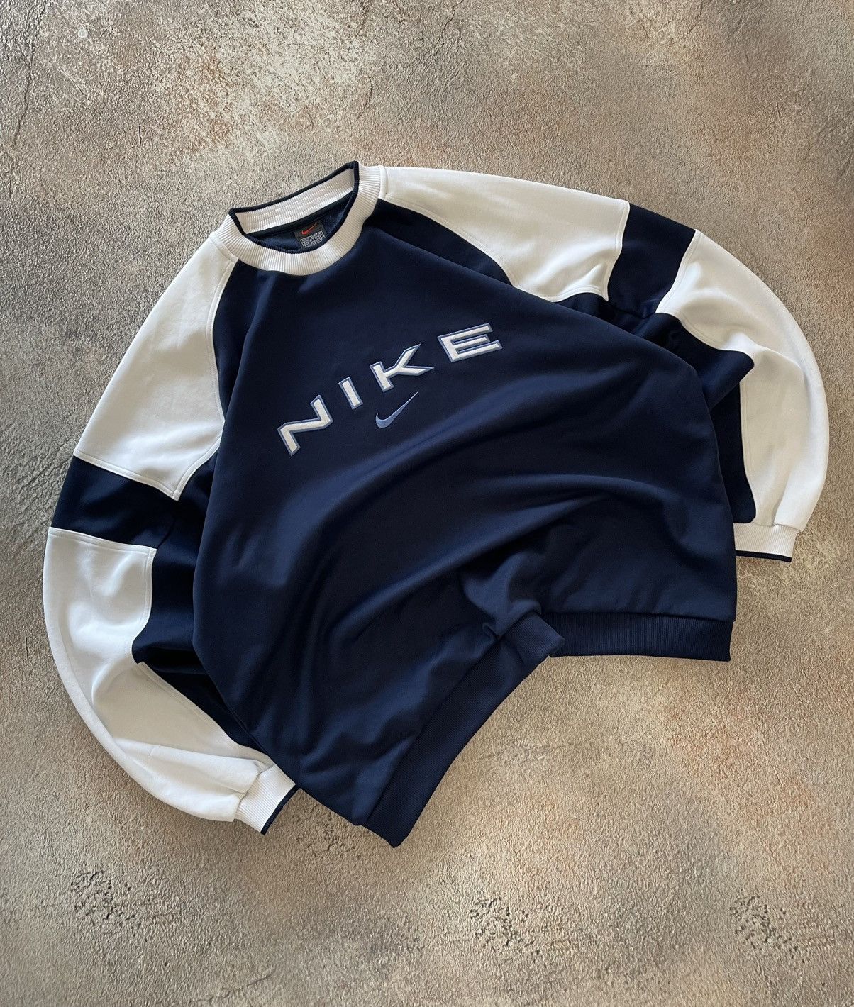 Nike Vintage Nike Center Logo Baggy Sweatshirt Size US XL / EU 56 / 4 - 1 Thumbnail